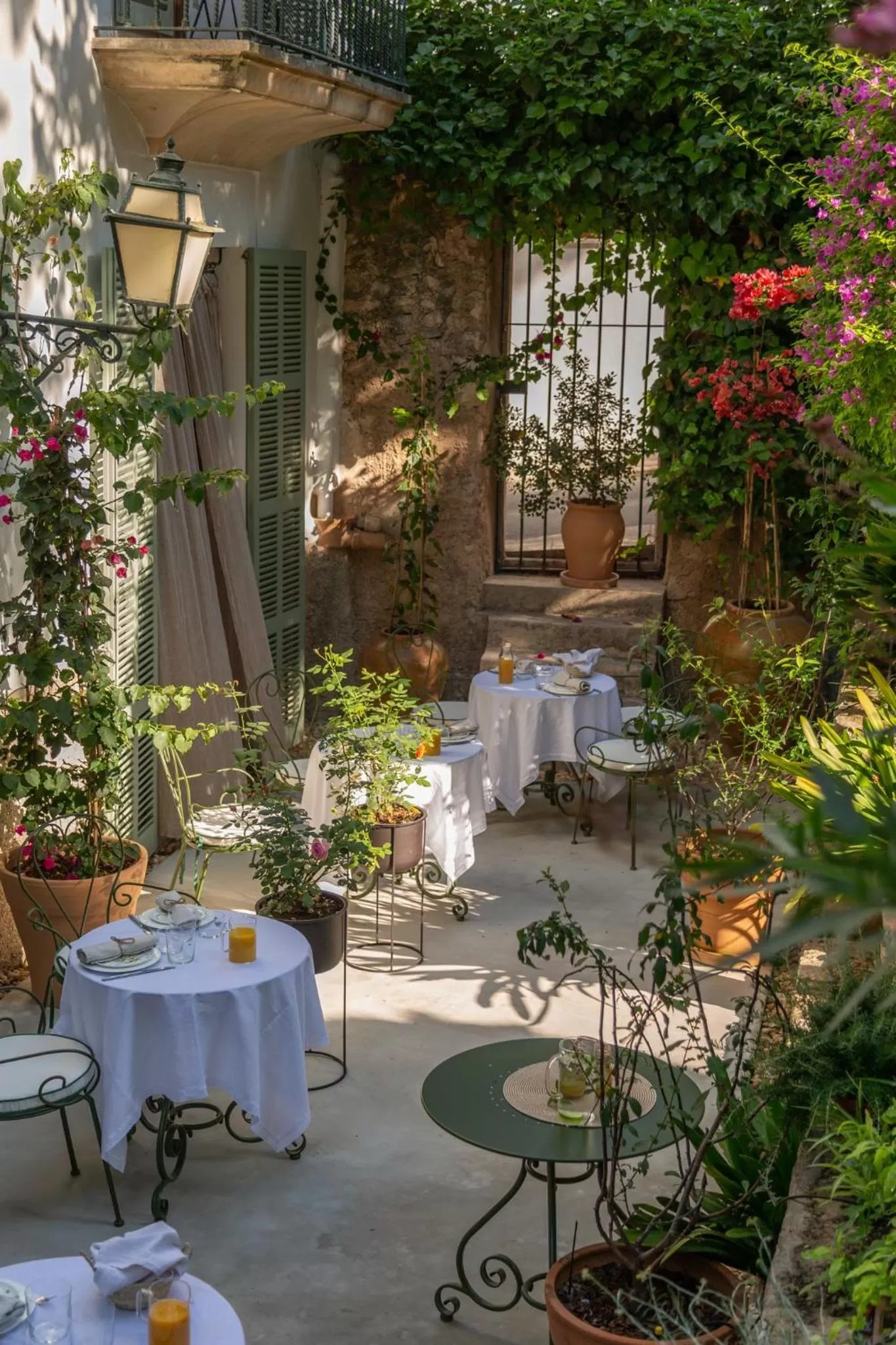 Restaurant/Places to Eat in Can Moio Turismo de Interior