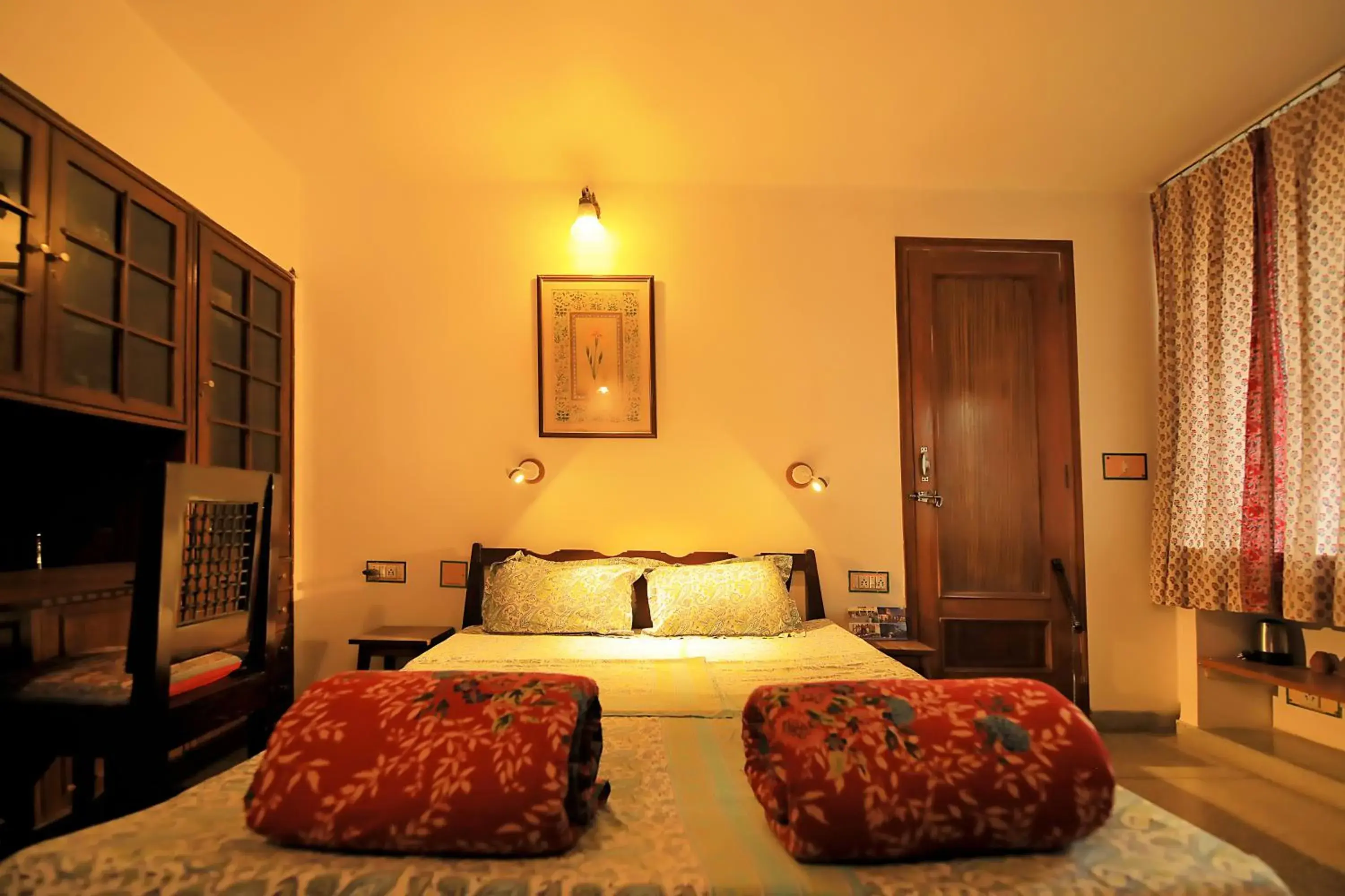 Photo of the whole room, Bed in Jaipur Inn