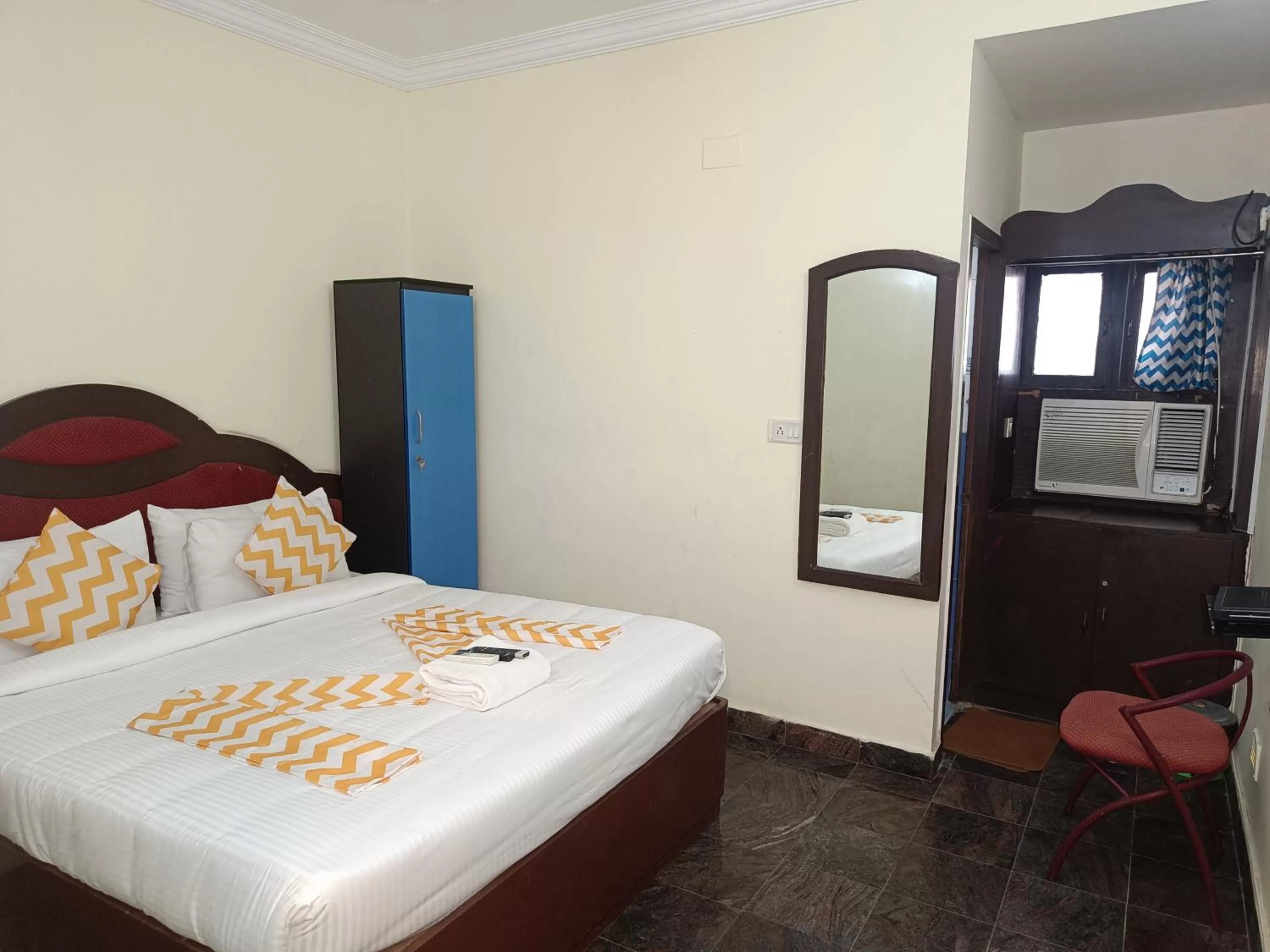 Bed in The Dolphin Park Hotel, Virugambakkam