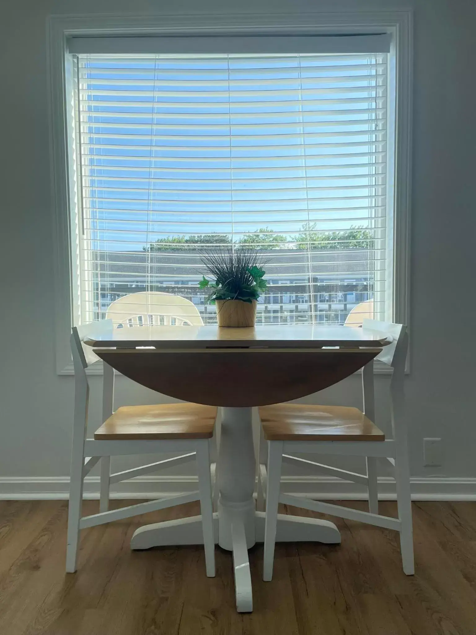 Dining Area in Grand Beach Inn