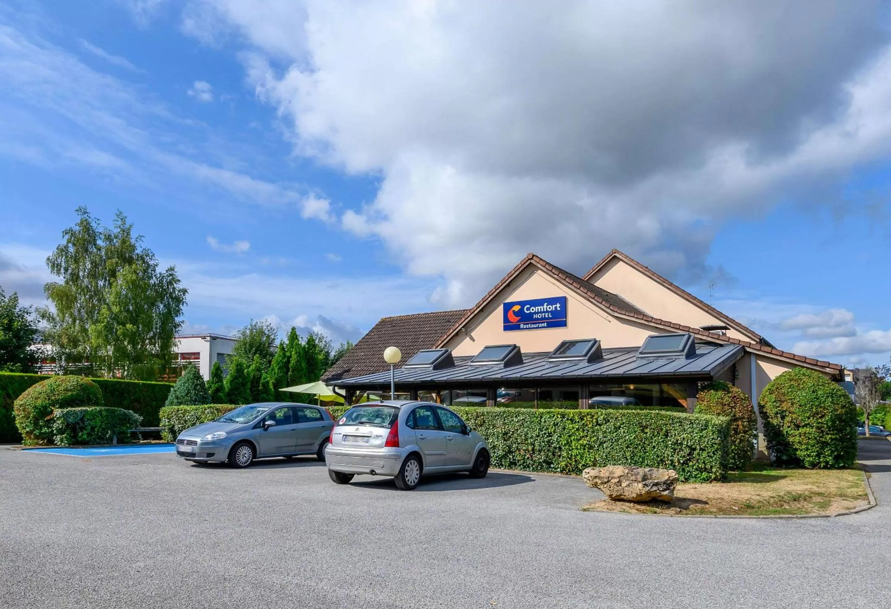 Property building in Comfort Hotel Evreux