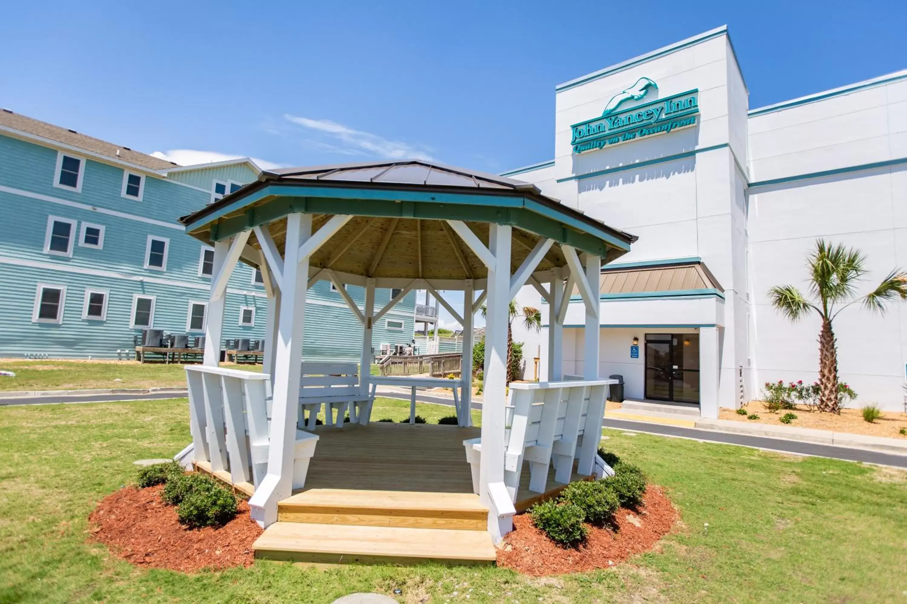 Facade/entrance in John Yancey Oceanfront Inn