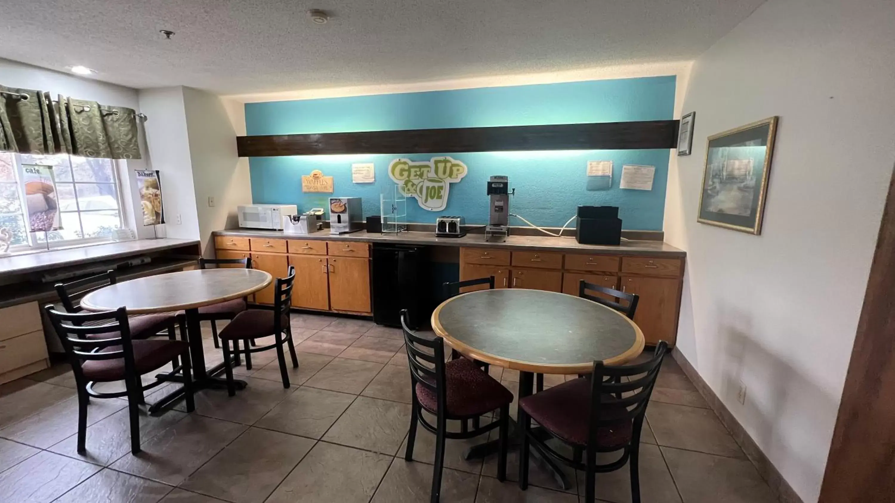 Breakfast, Dining Area in America's Best Value Inn and Suites - Jackson