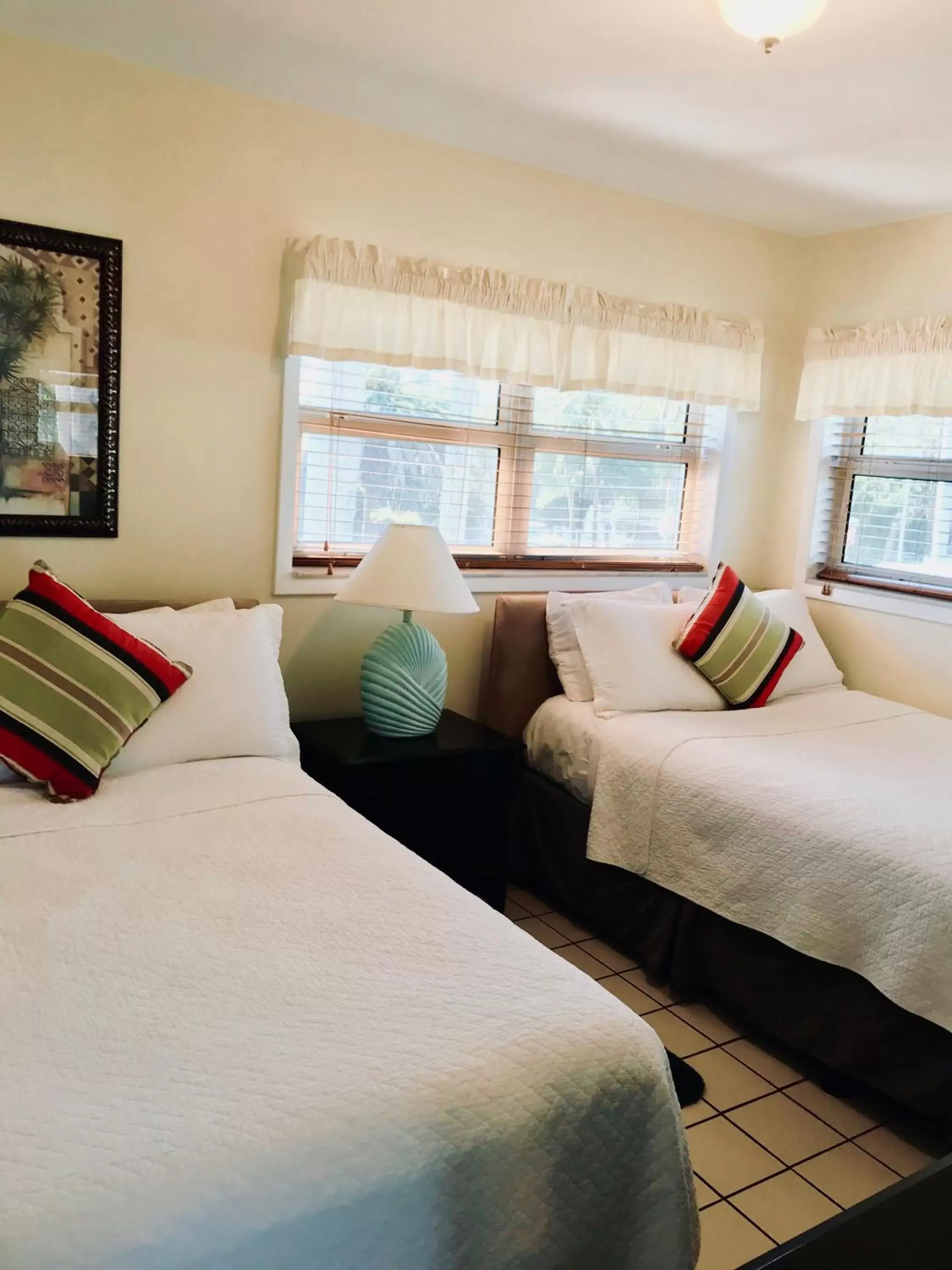 Bedroom, Bed in Harborside Motel & Marina