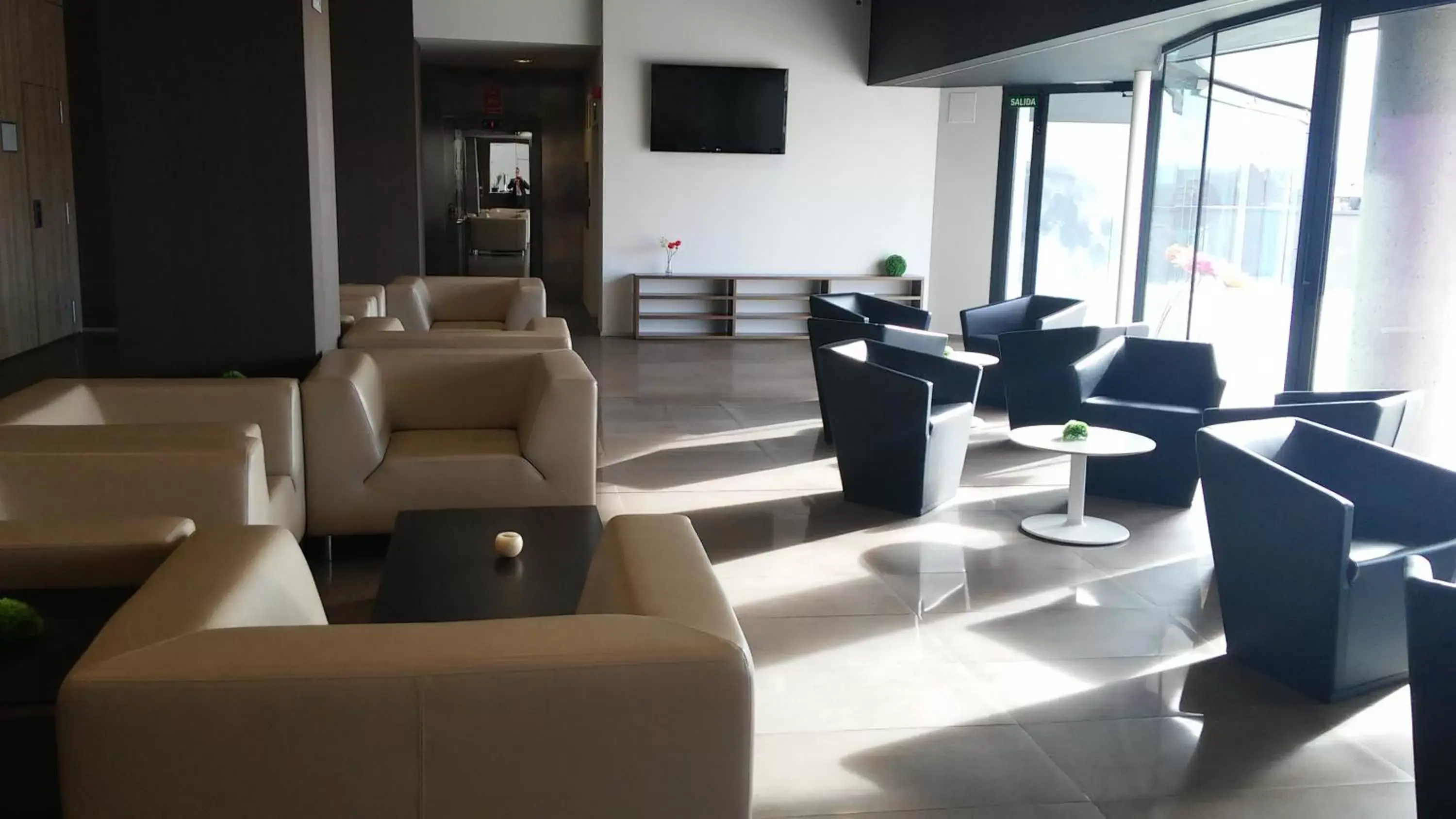 Communal lounge/ TV room, Seating Area in Sercotel Hola Tafalla