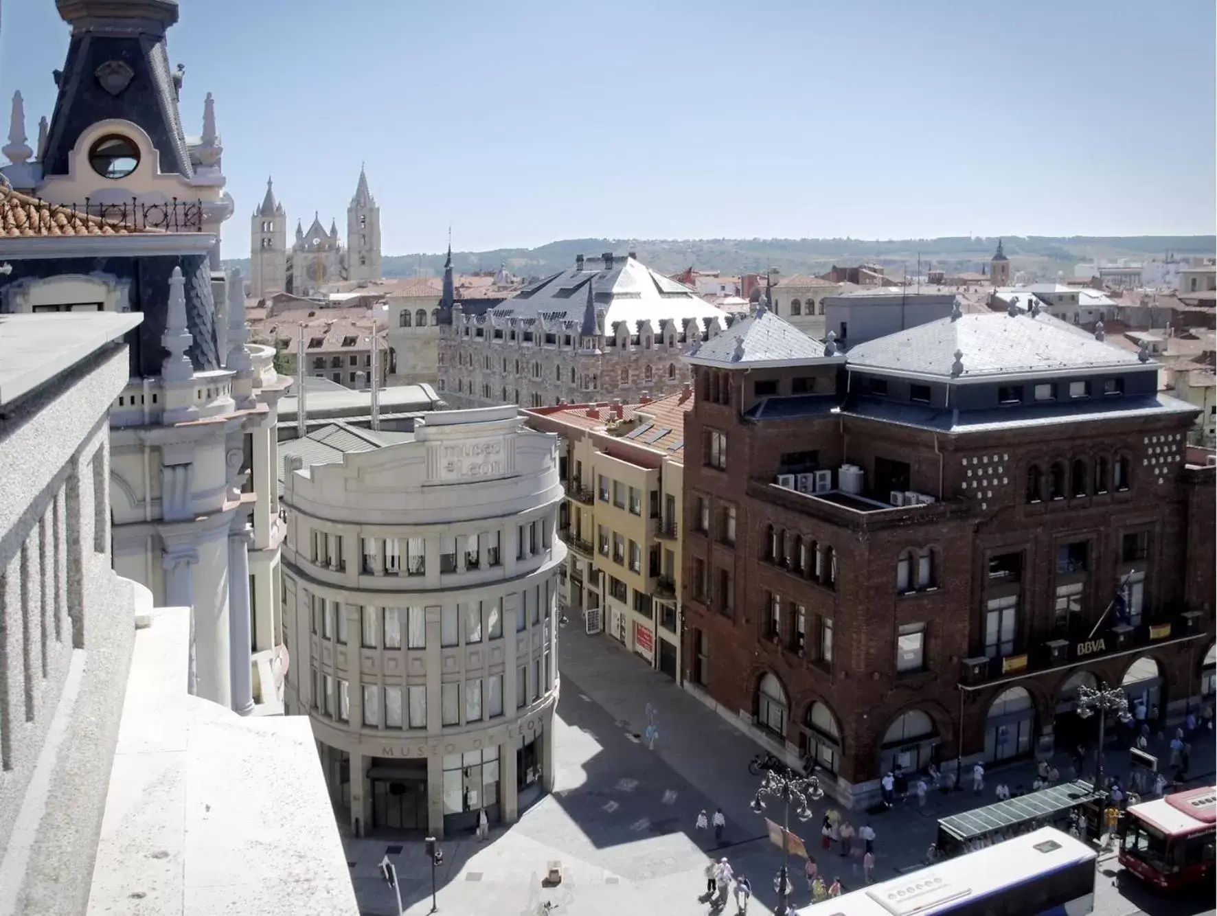 Property building in Occidental León Alfonso V