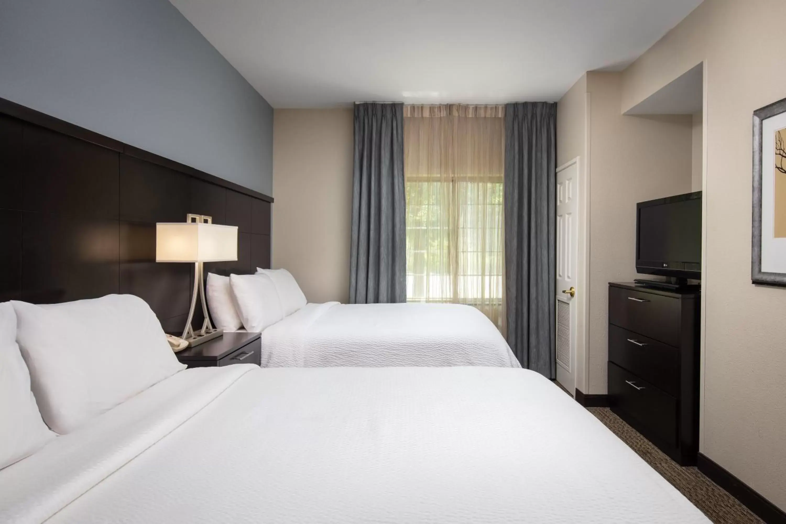 Bed in Staybridge Suites Fairfield Napa Valley Area by IHG Bed in Staybridge Suites Fairfield Napa Valley Area by IHG