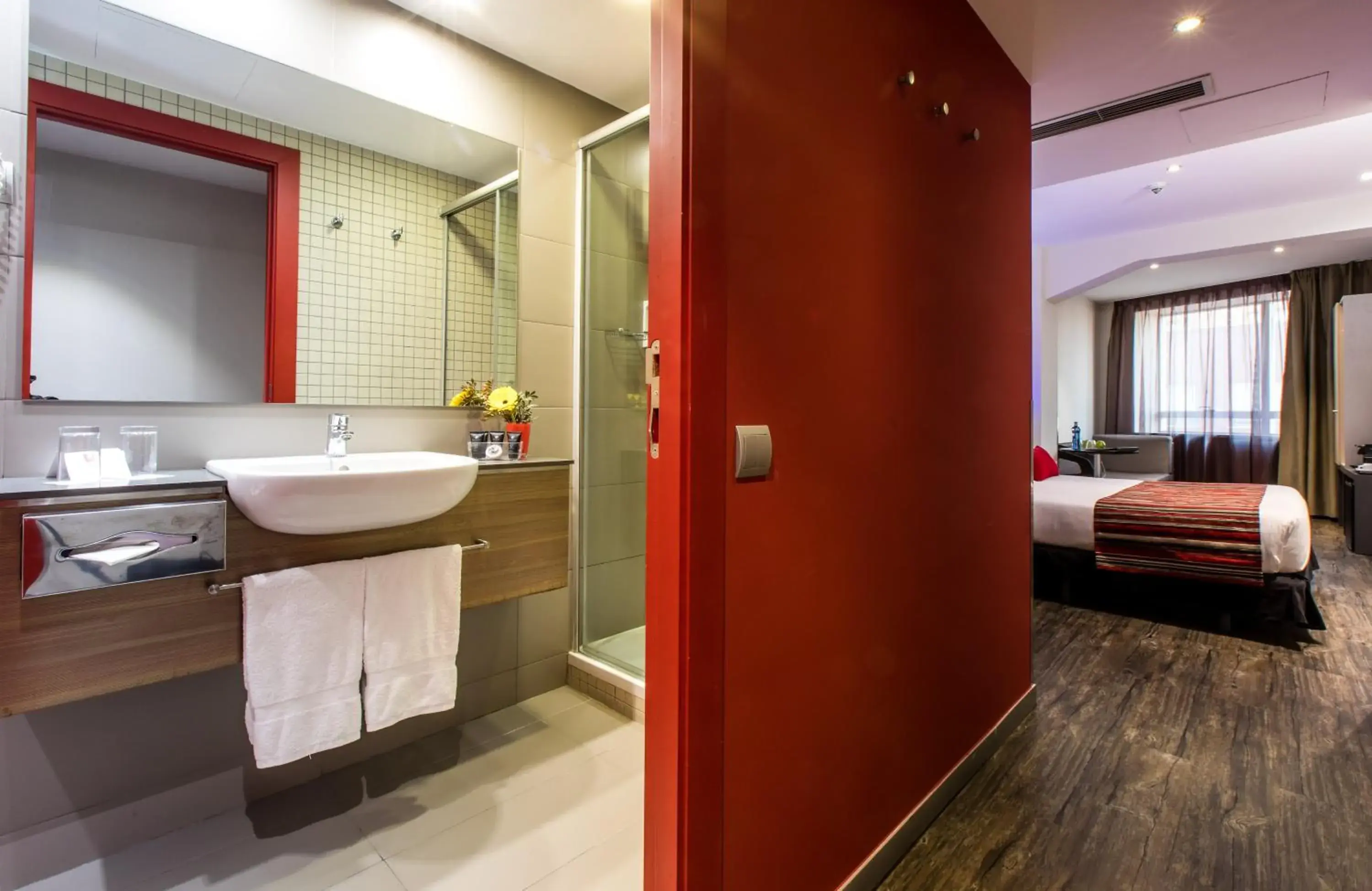 Bedroom, Bathroom in Leonardo Boutique Hotel Barcelona Sagrada Familia