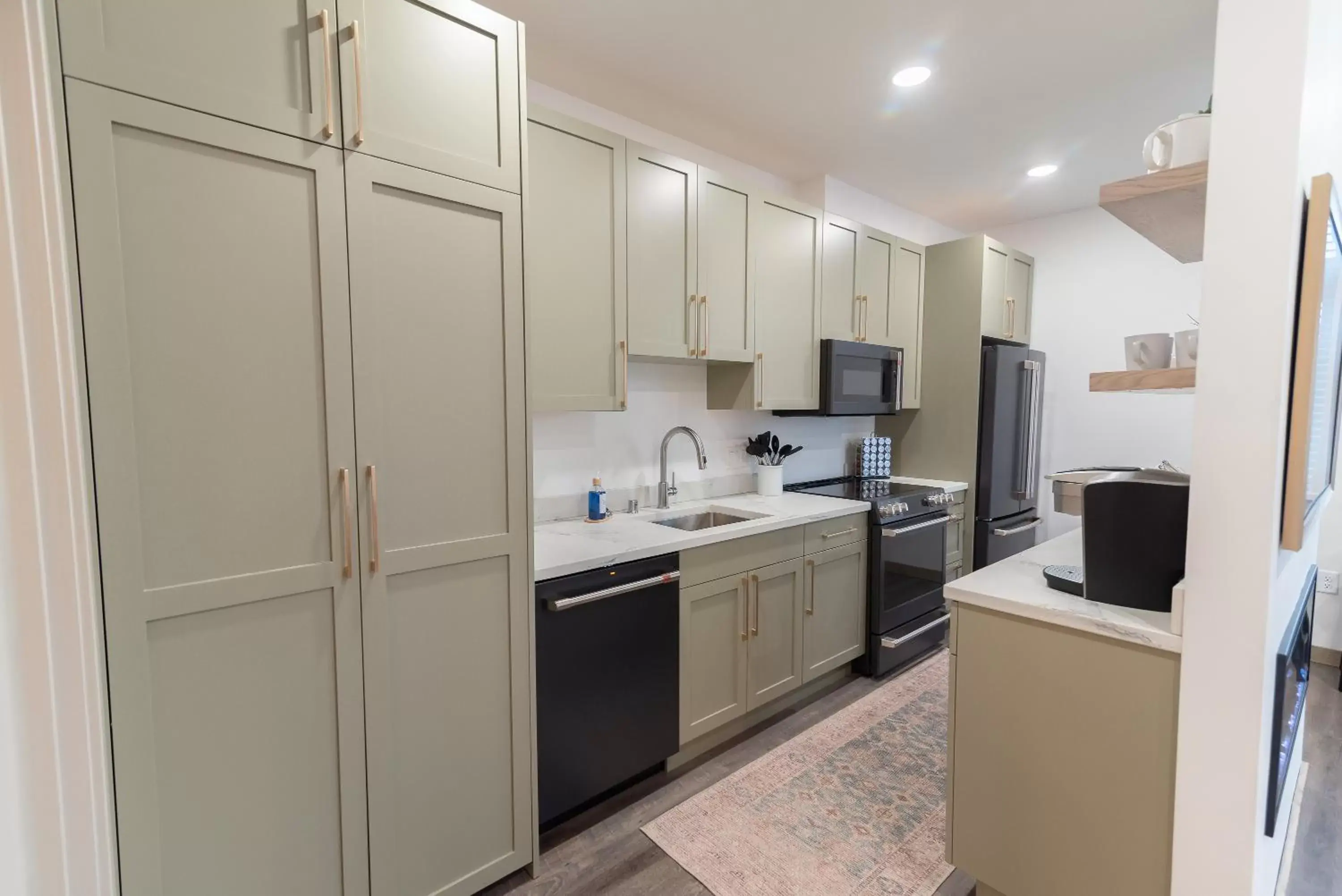 Kitchen or kitchenette, Kitchen/Kitchenette in Colony Suites