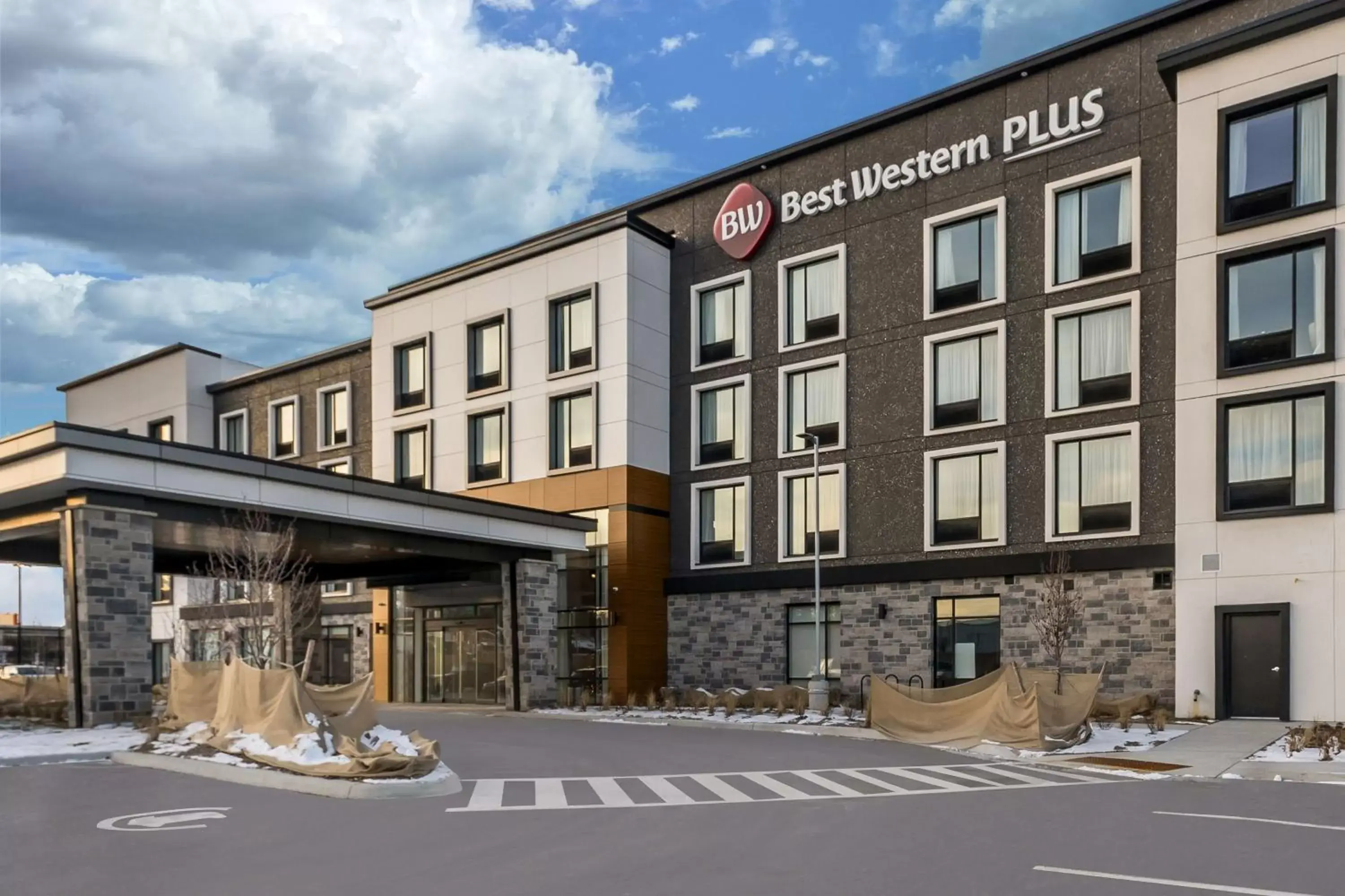 Property Building in Best Western Plus Parry Sound