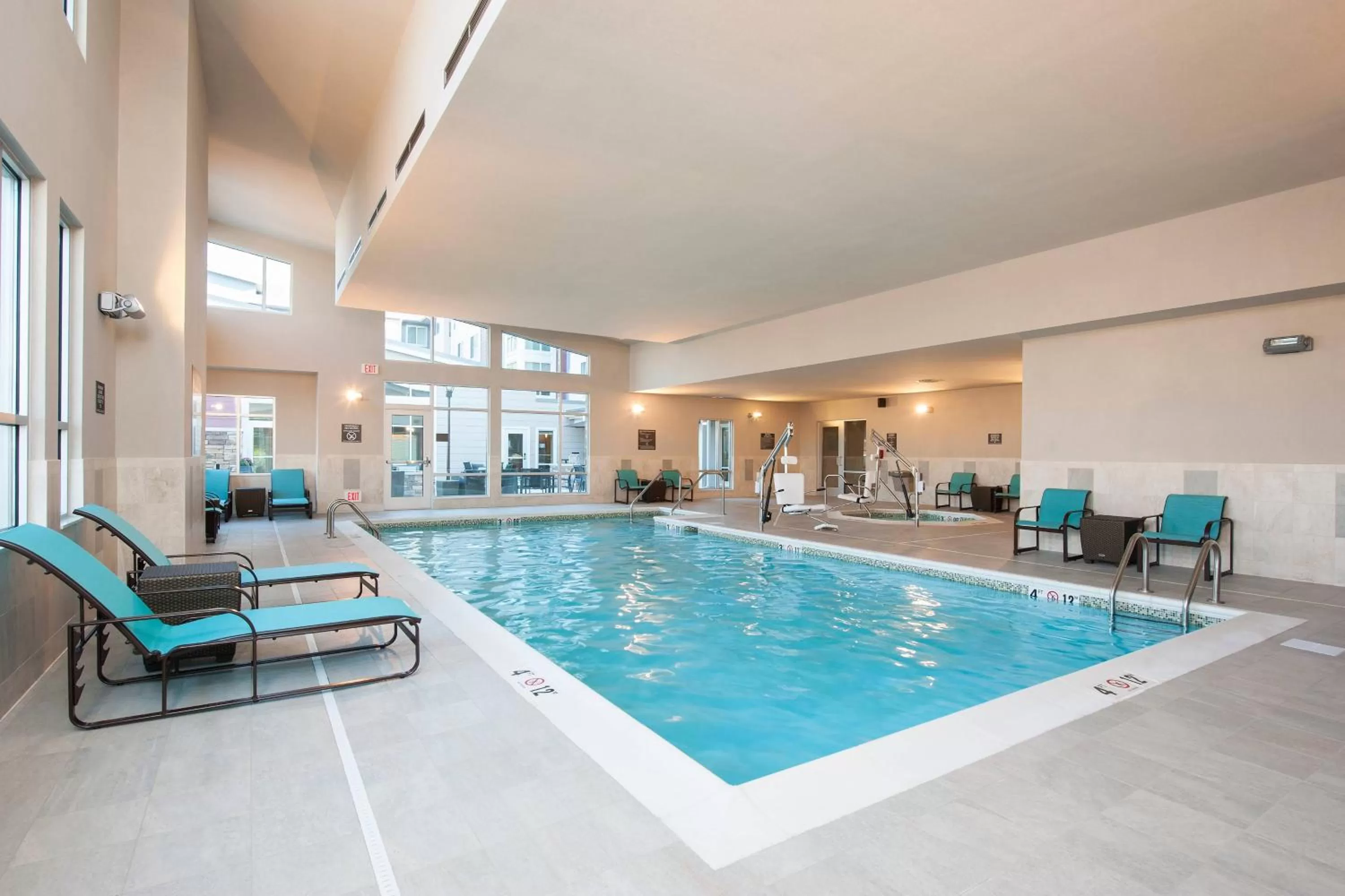 Swimming pool in Residence Inn by Marriott Bloomington