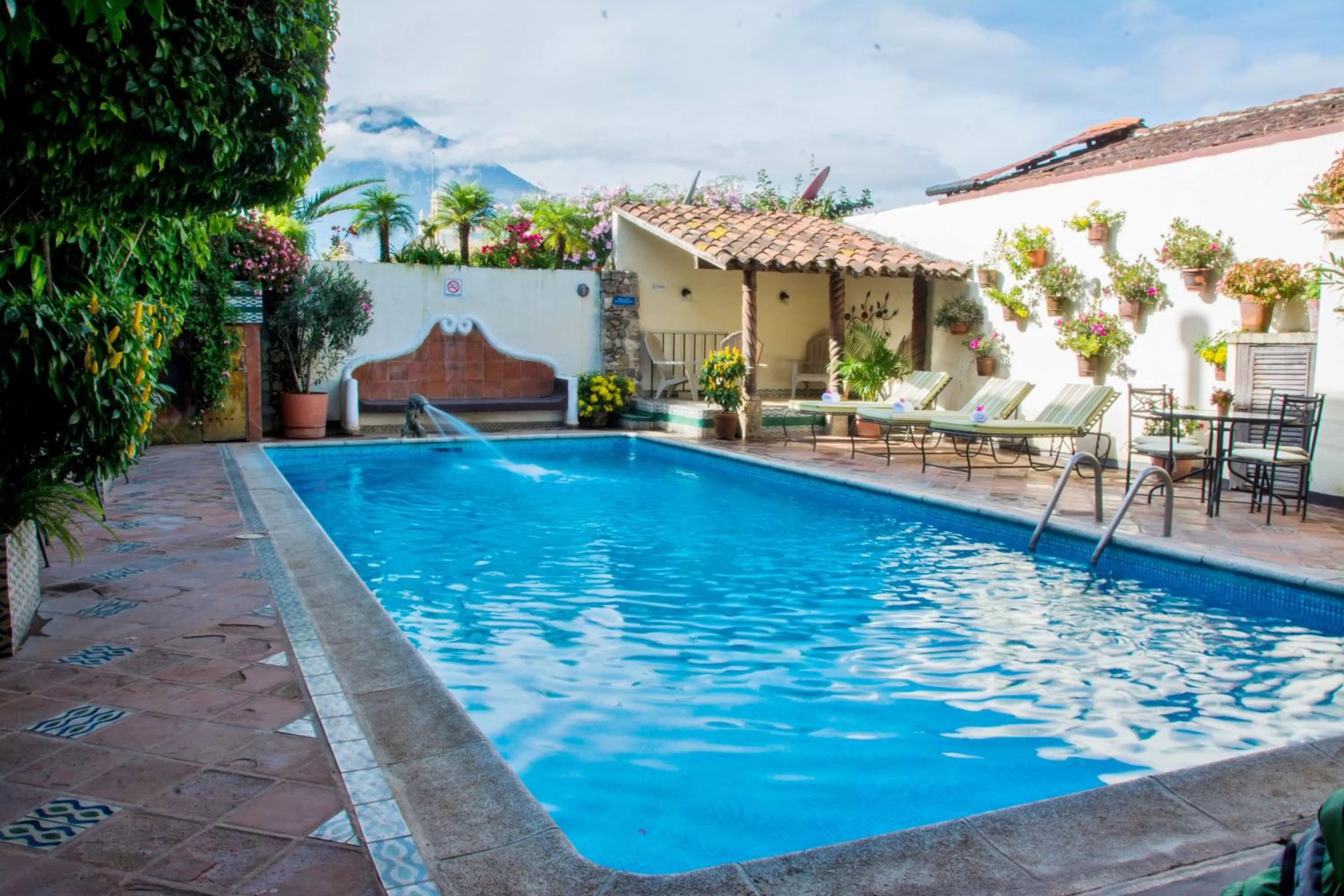 Lounge or bar in Hotel Casa del Parque by AHS