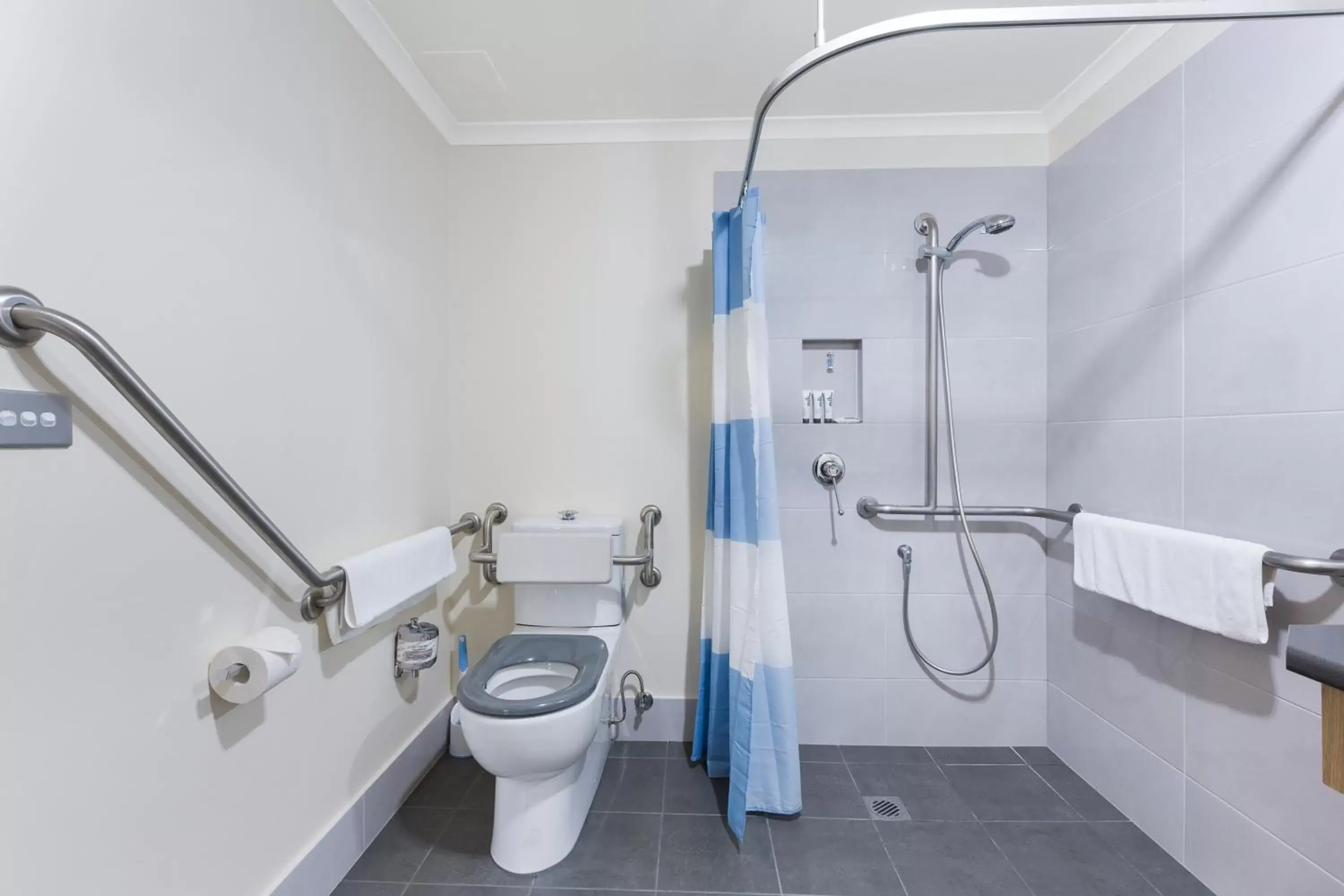 Bathroom in Quest Tamworth