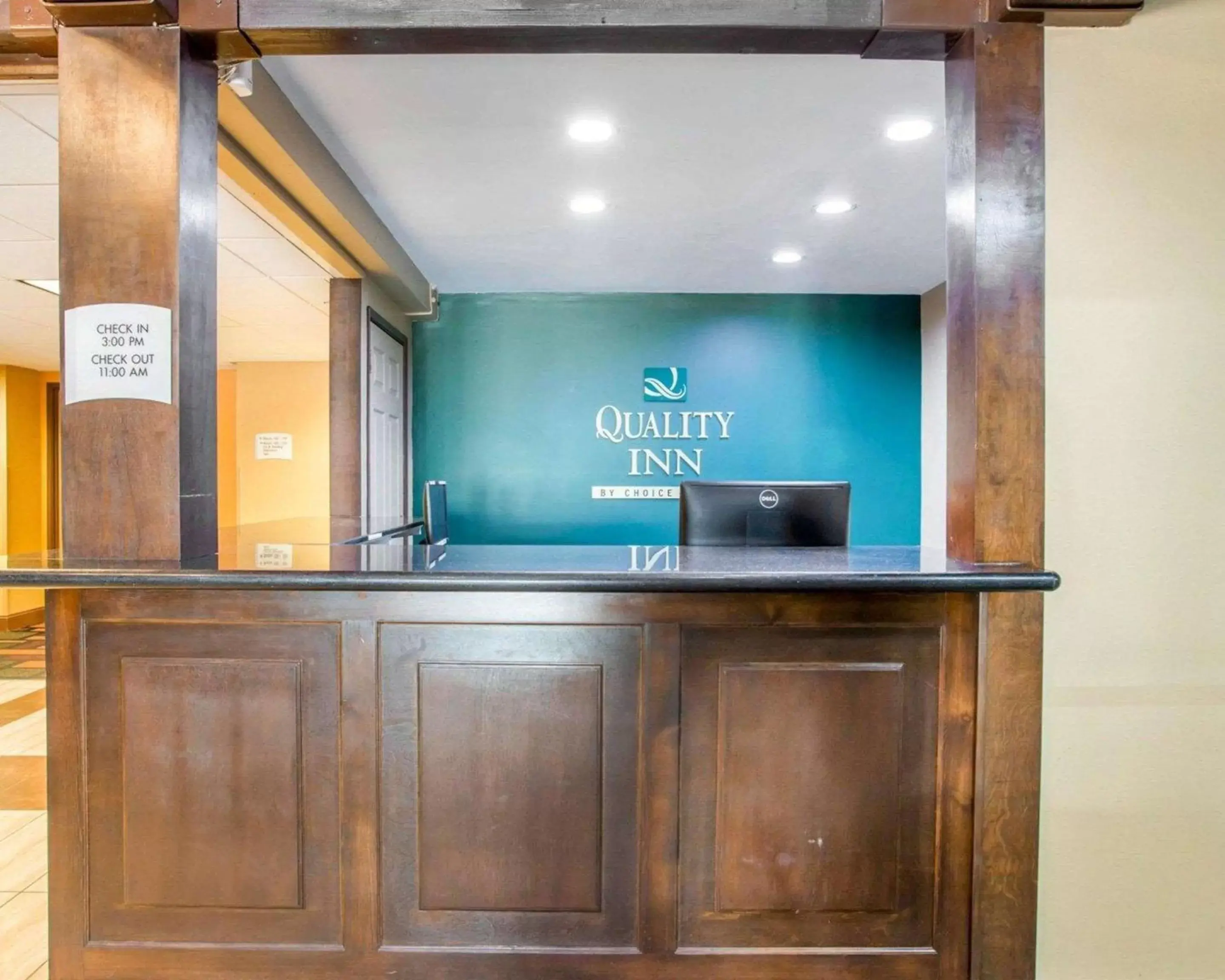 Lobby or reception, Lobby/Reception in Quality Inn near Mammoth Mountain Ski Resort