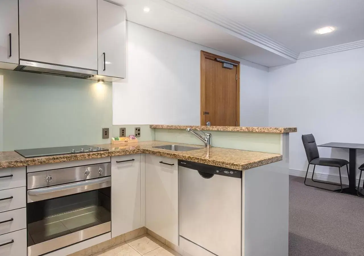 Kitchen or kitchenette, Kitchen/Kitchenette in Avani Metropolis Auckland Residences