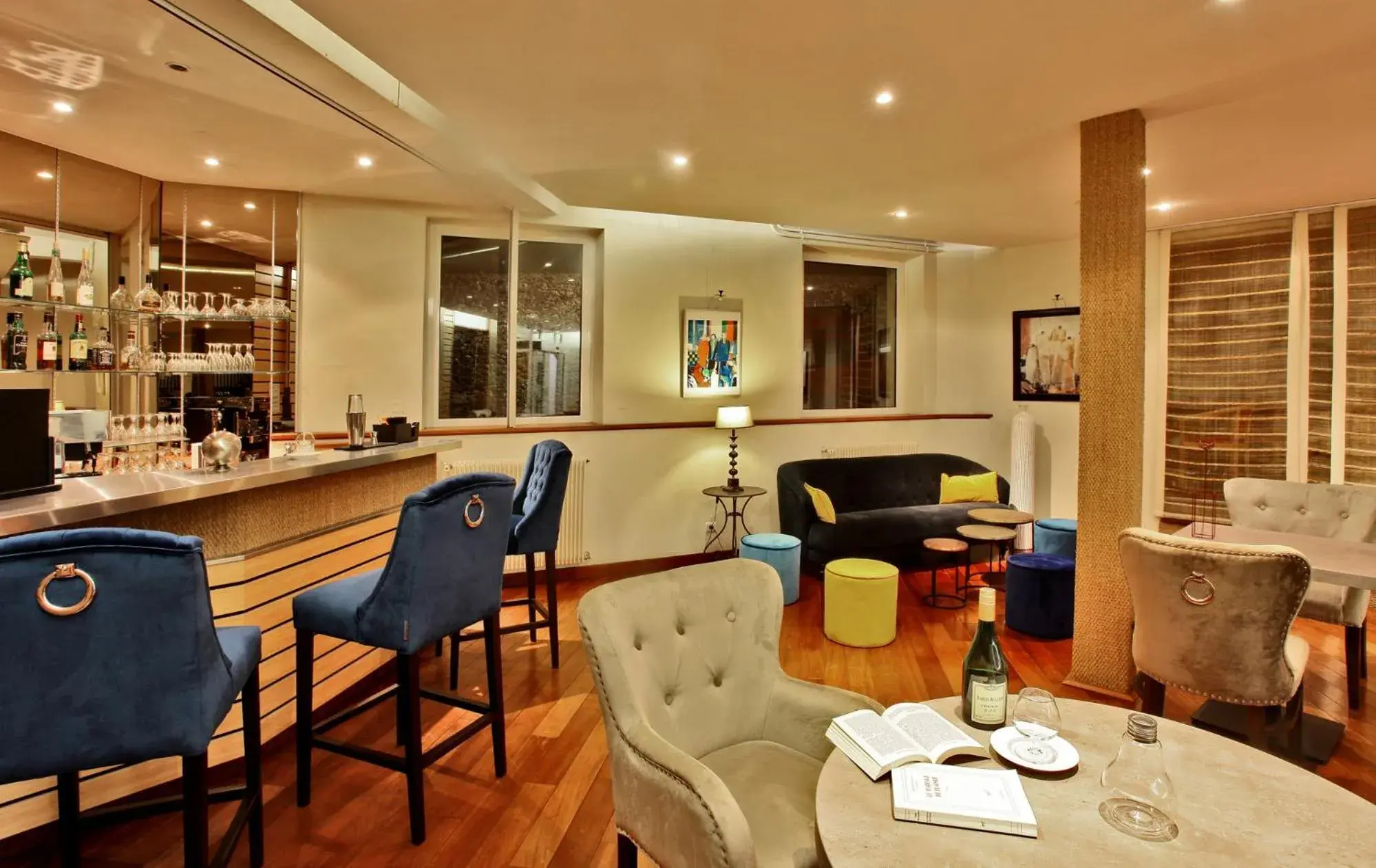 Living room, Lounge/Bar in Hotel de Compostelle