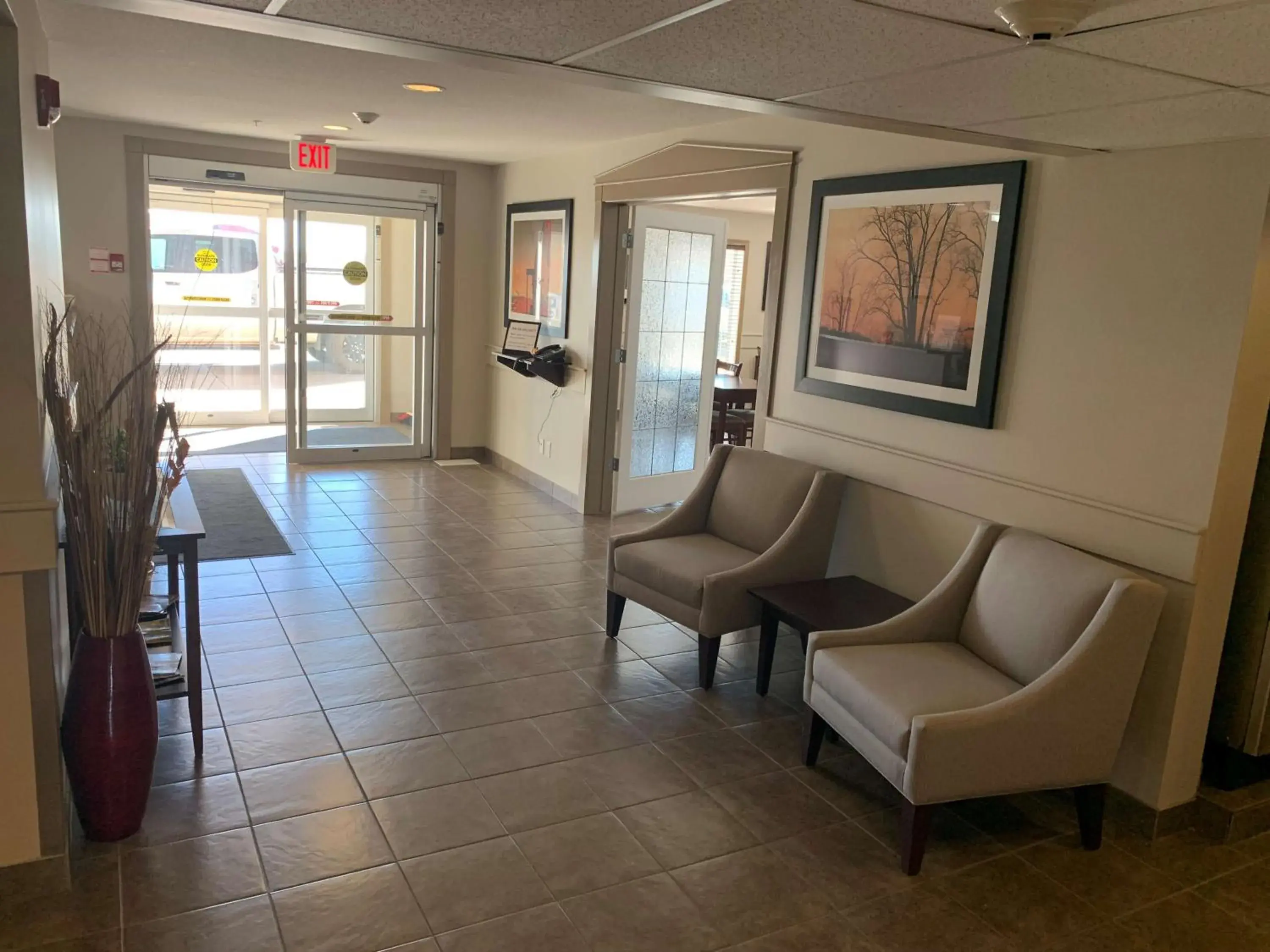 Lobby or reception, Seating Area in SureStay Hotel by Best Western Bassano