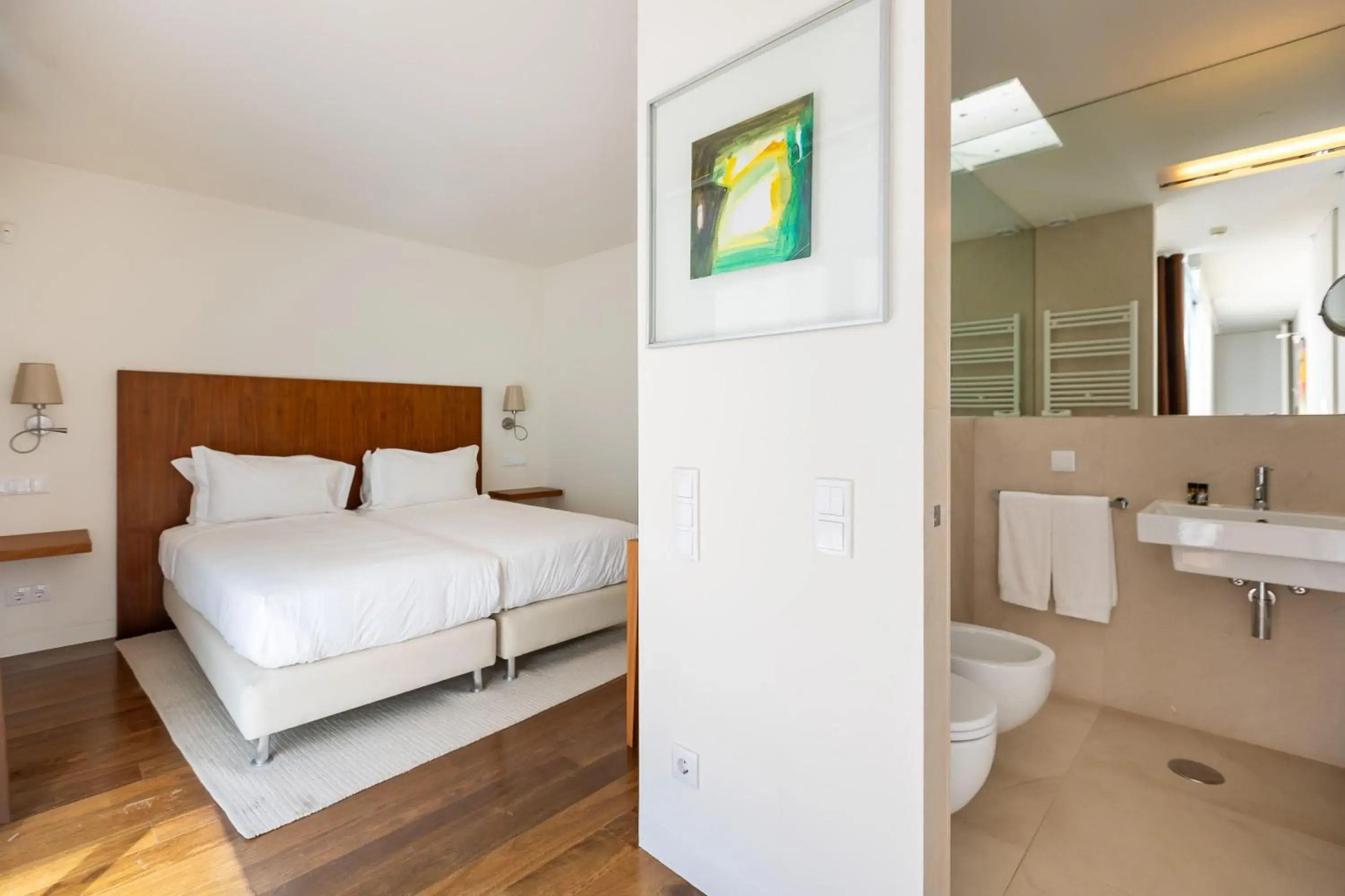 Bathroom, Bed in Bom Sucesso Resort