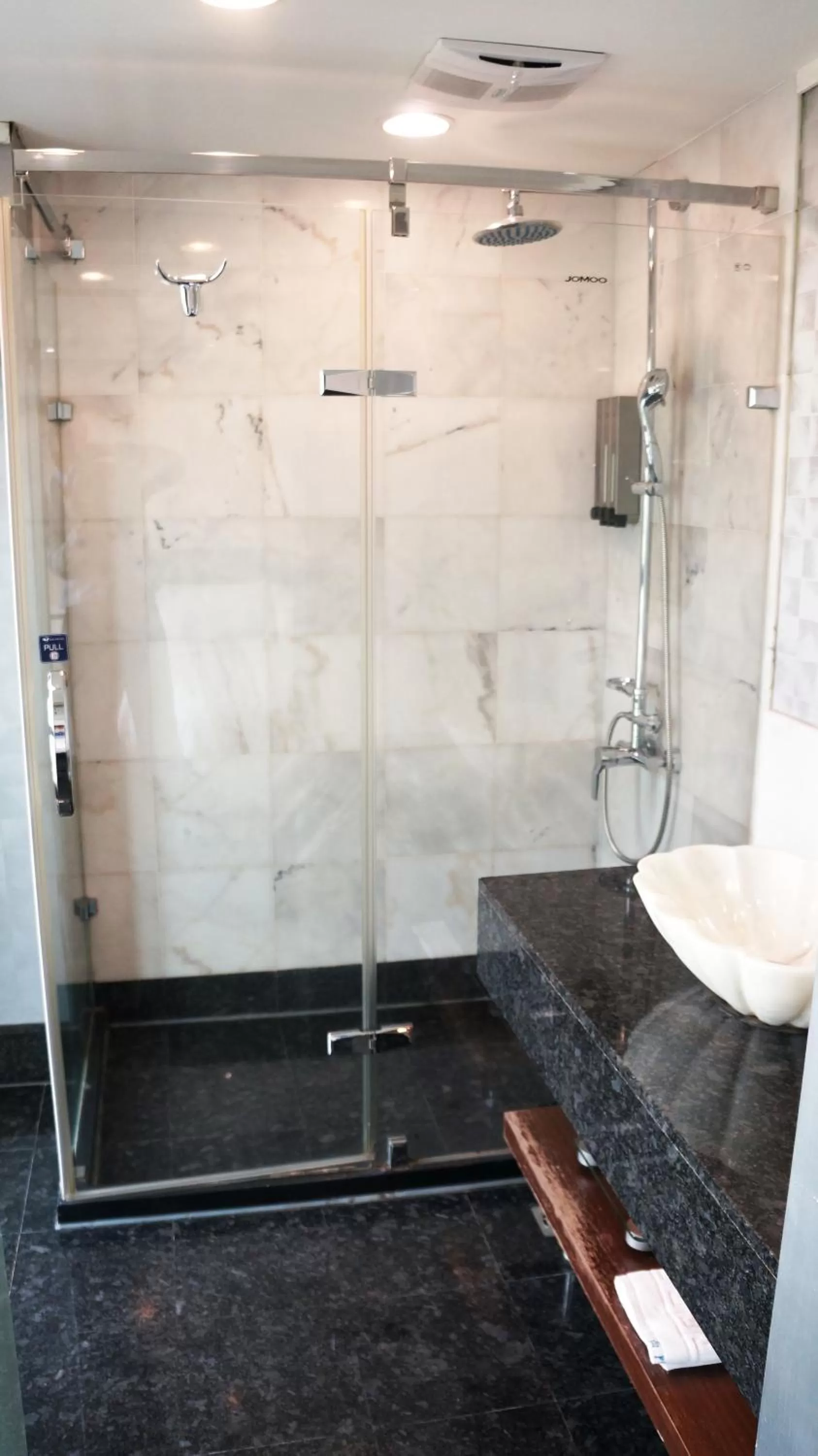 Shower in Ximen Airline Hotel