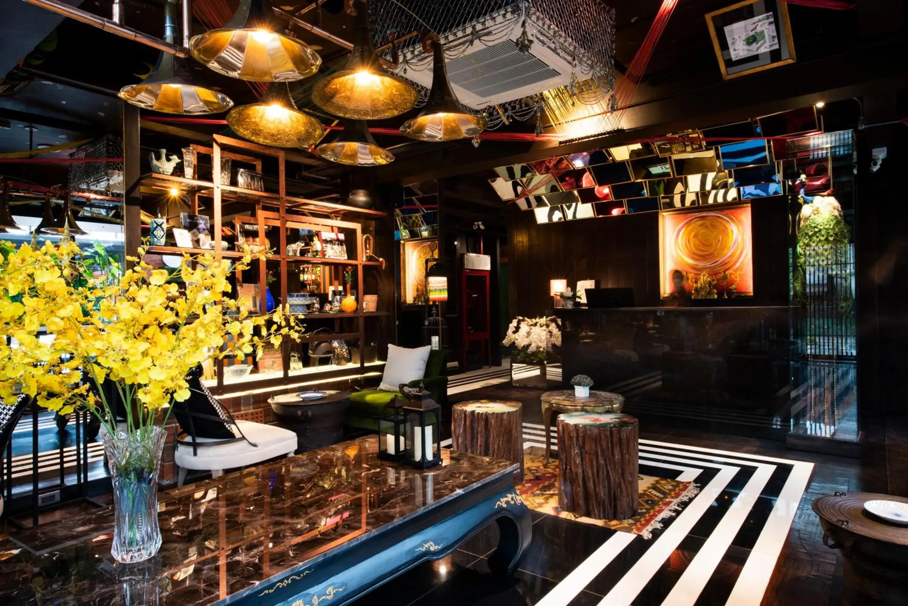 Lobby or reception, Lounge/Bar in Dhevi Bangkok Hotel  (SHA Extra Plus)