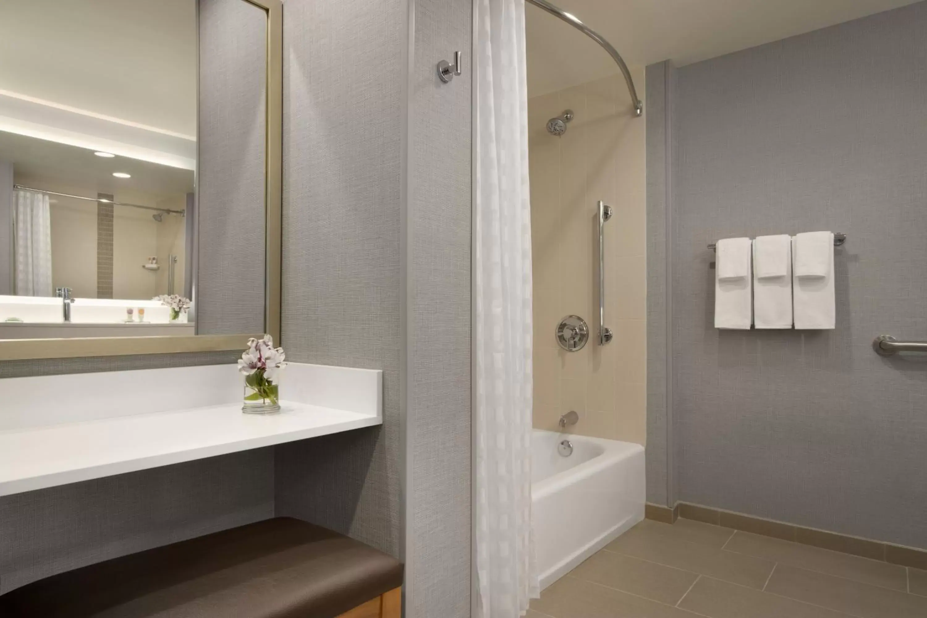 Bathroom in Hyatt Place Chicago O'Hare Airport