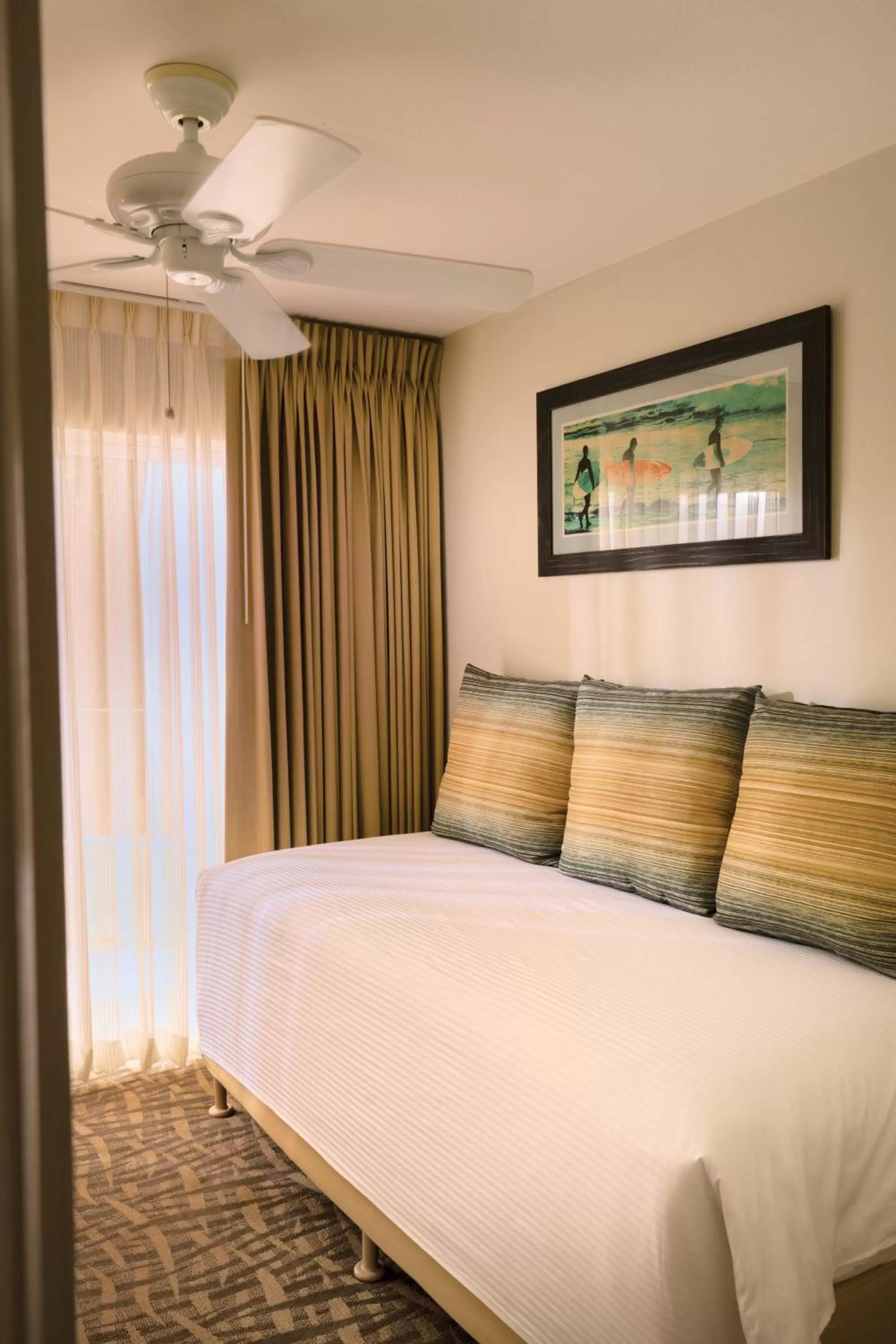 Living room, Bed in Paniolo Greens Resort