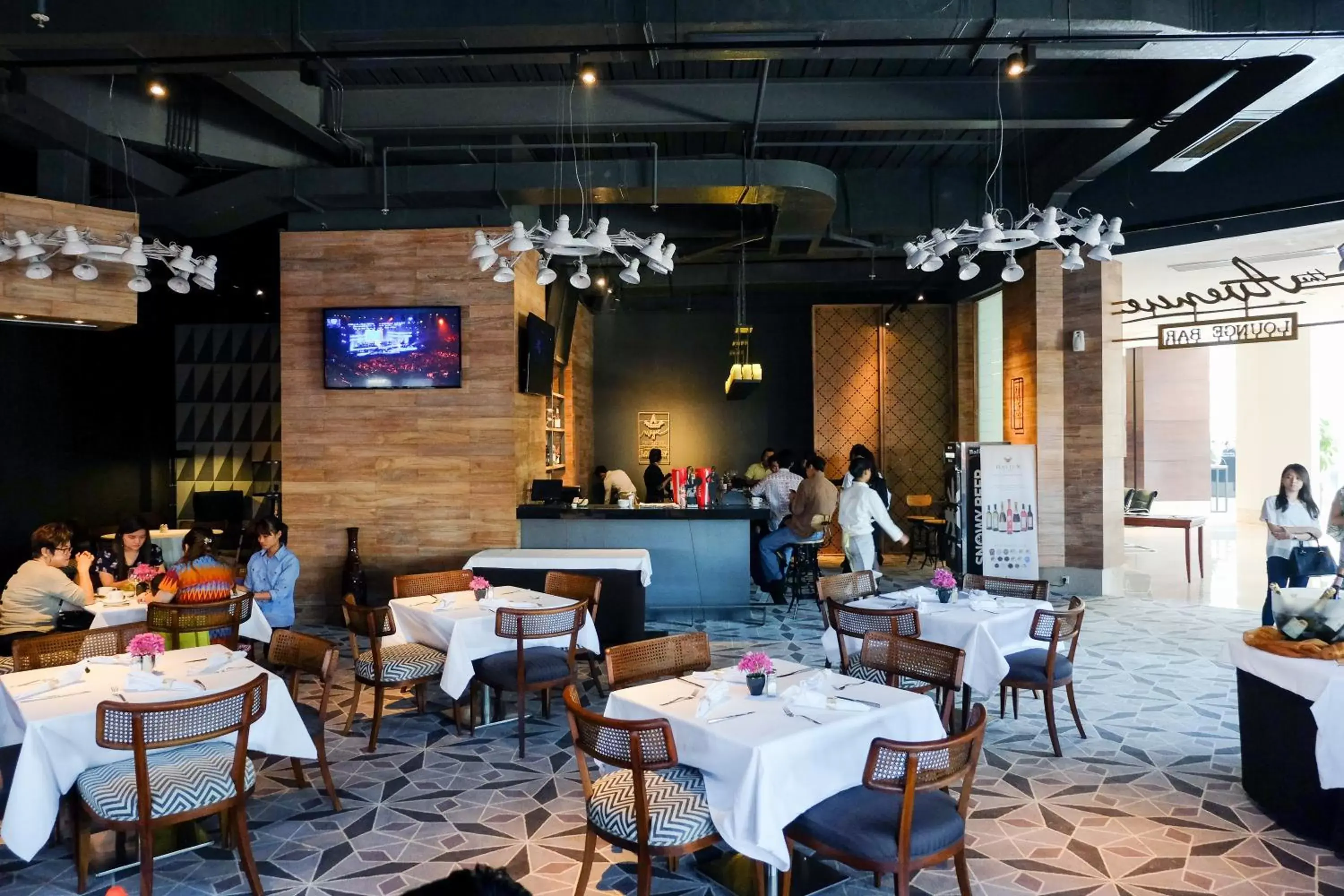 Restaurant/places to eat in Java Paragon Hotel & Residences Restaurant/places to eat in Java Paragon Hotel & Residences