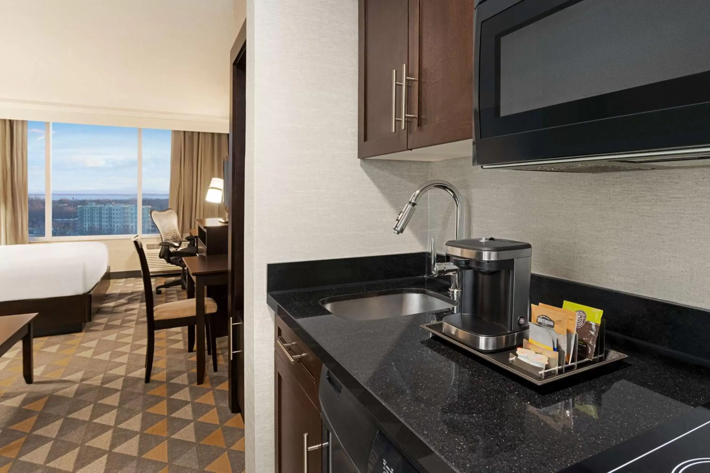 Kitchen or kitchenette in Doubletree By Hilton Pointe Claire Montreal Airport West