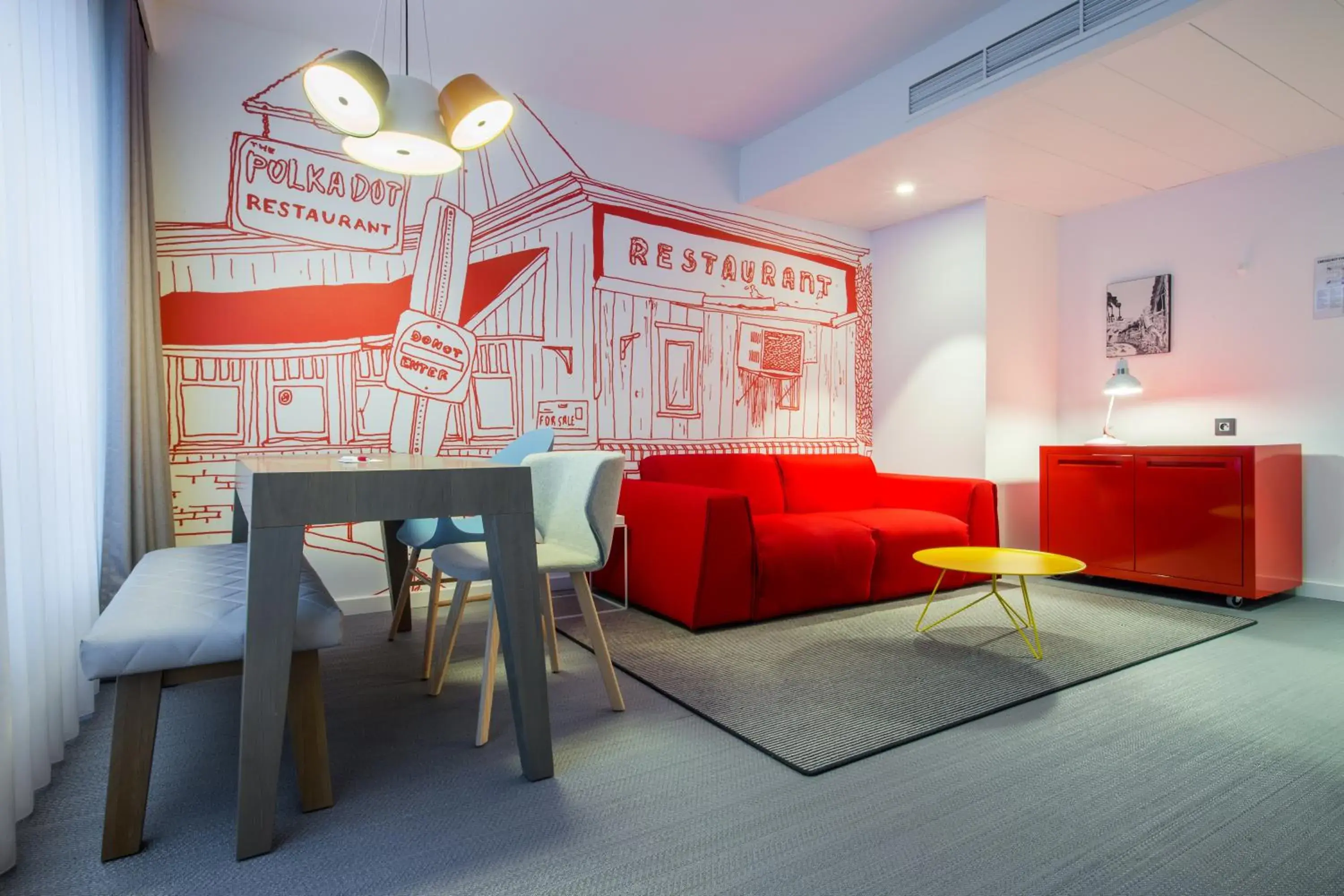 Living room, Seating Area in Radisson RED Brussels