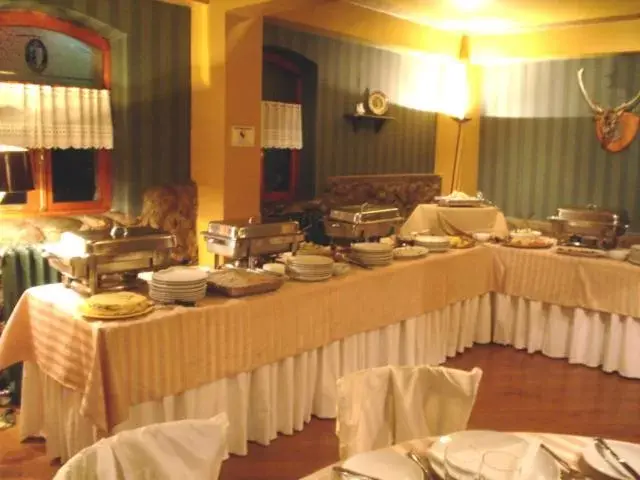 Restaurant/Places to Eat in Hotel Isla Rey Jorge