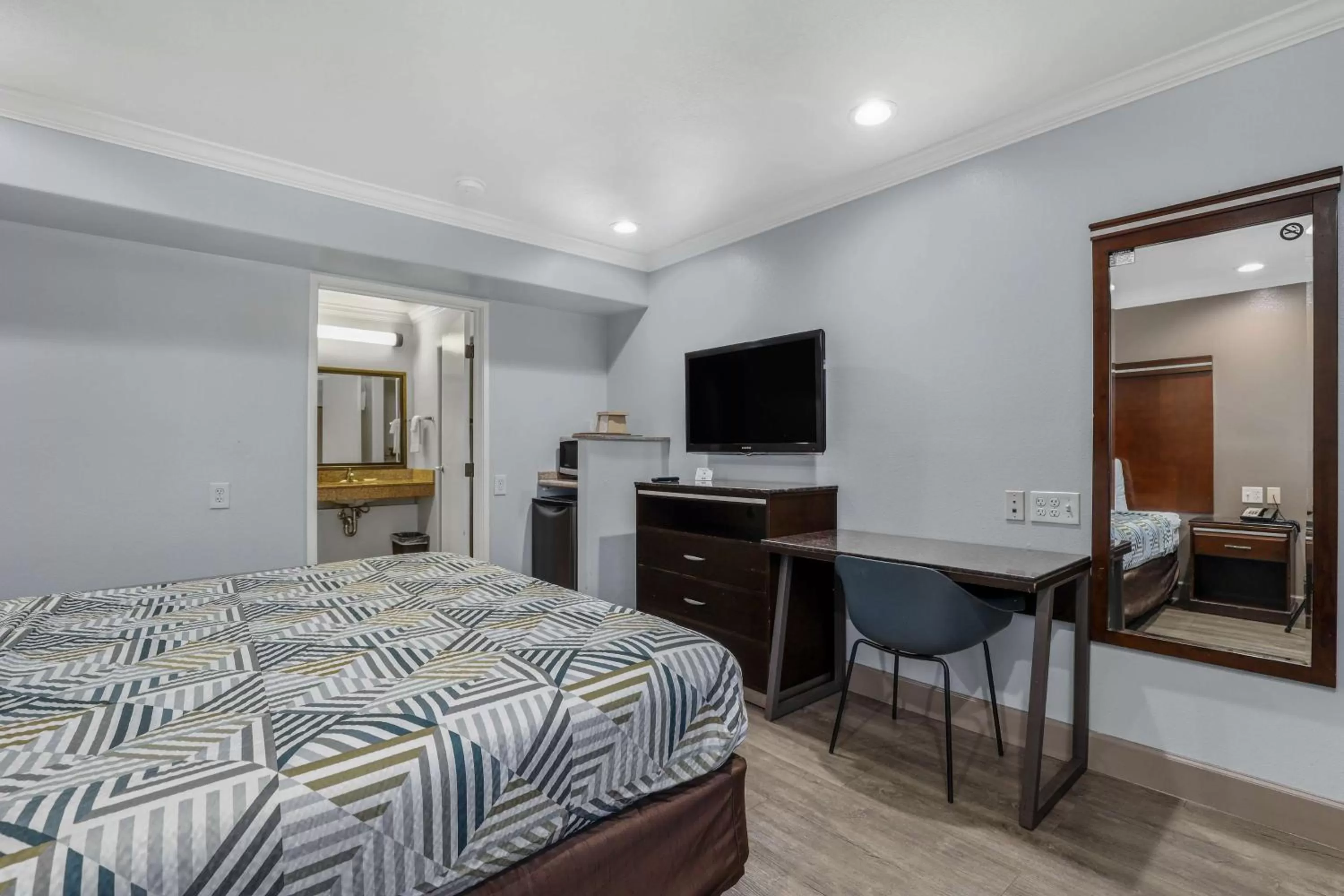 Bedroom, Bed in Motel 6 Carlsbad, Ca- North