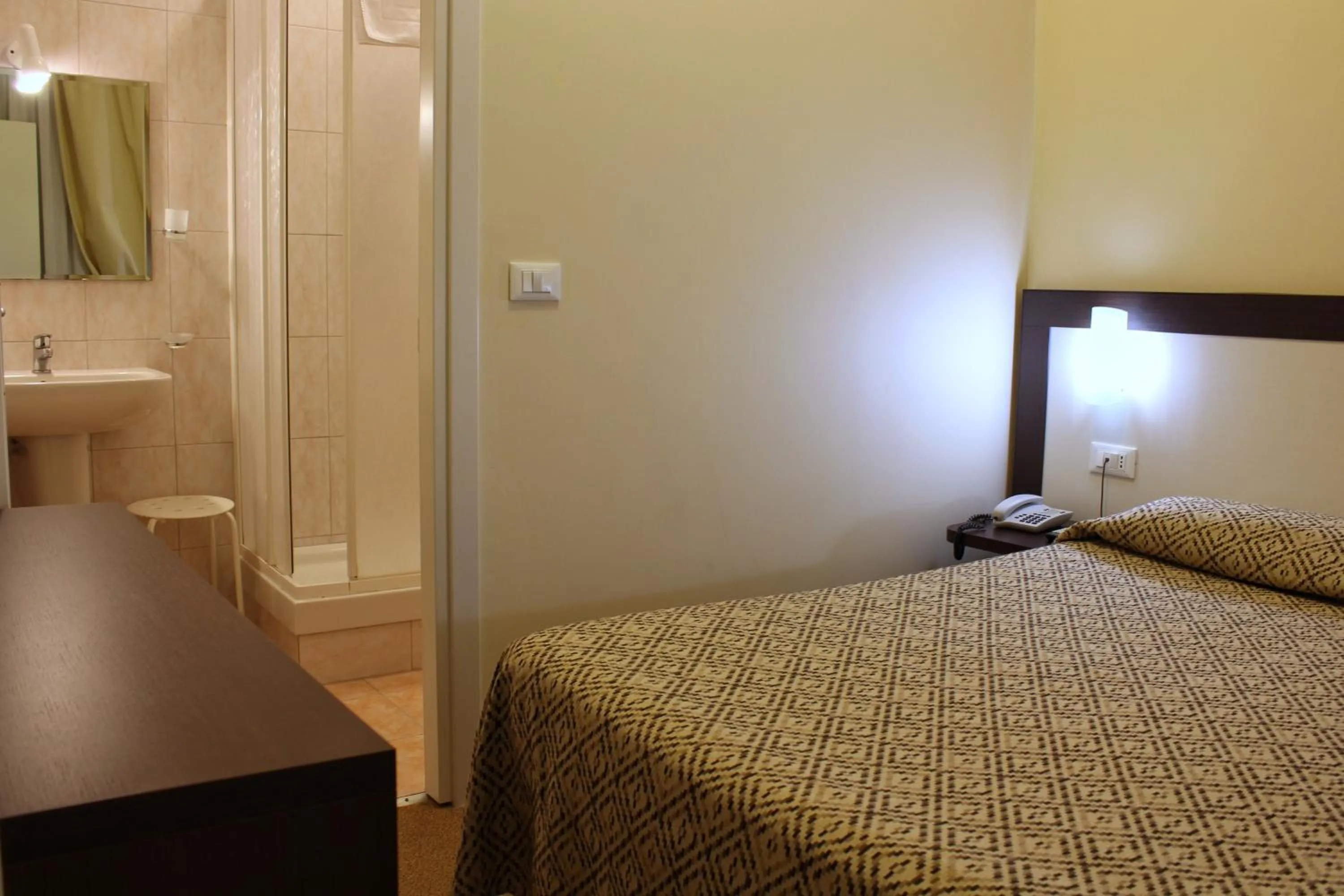 Bathroom, Bed in Hotel Boccascena