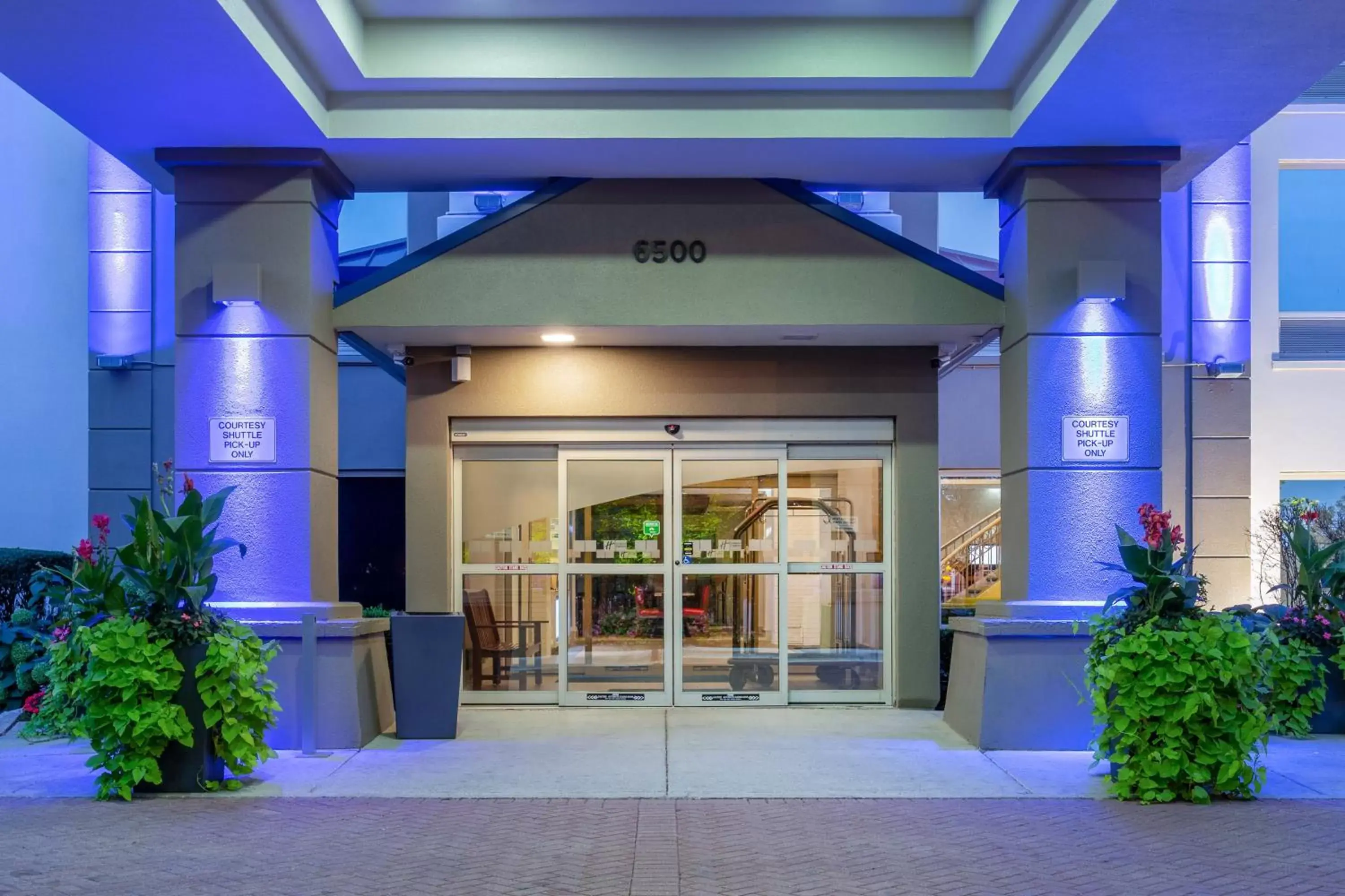 Property building in Holiday Inn Express & Suites Chicago-Midway Airport, an IHG Hotel