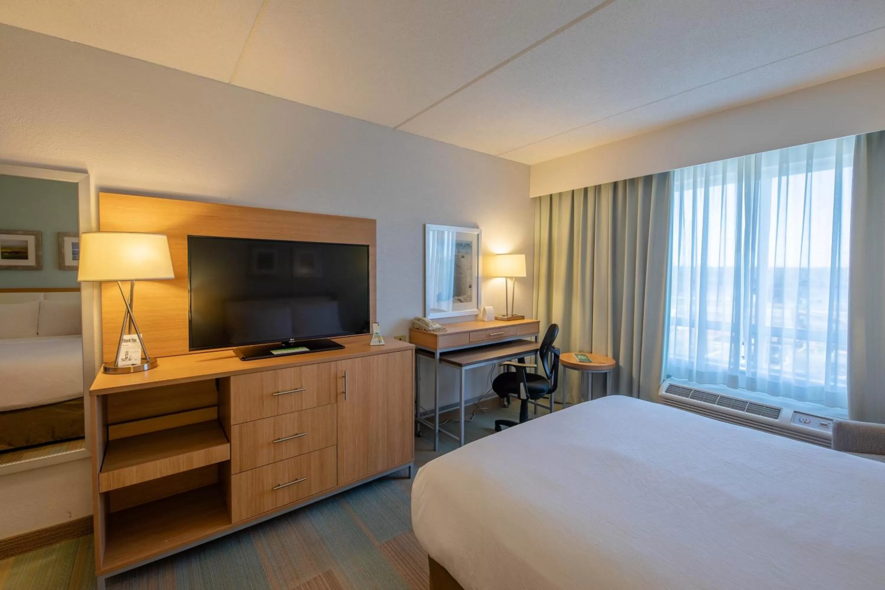 Photo of the whole room, Bed in Holiday Inn Manahawkin/Long Beach Island by IHG