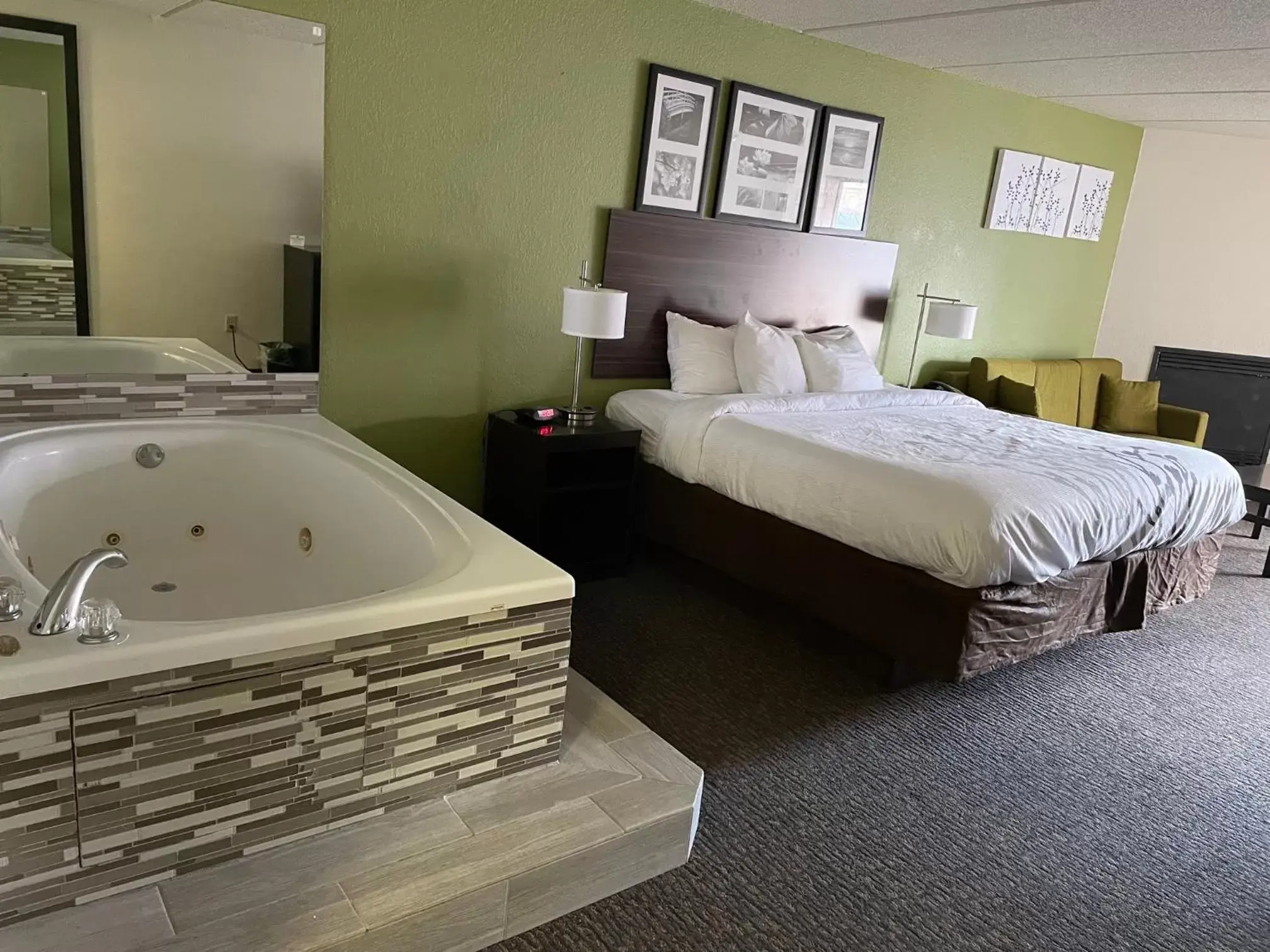Hot Tub in Sleep Inn & Suites near Sports World Blvd