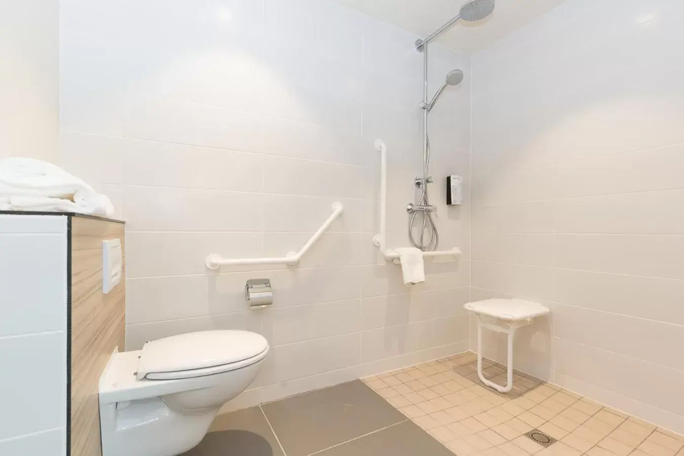 Bathroom in Campanile Metz Centre - Gare