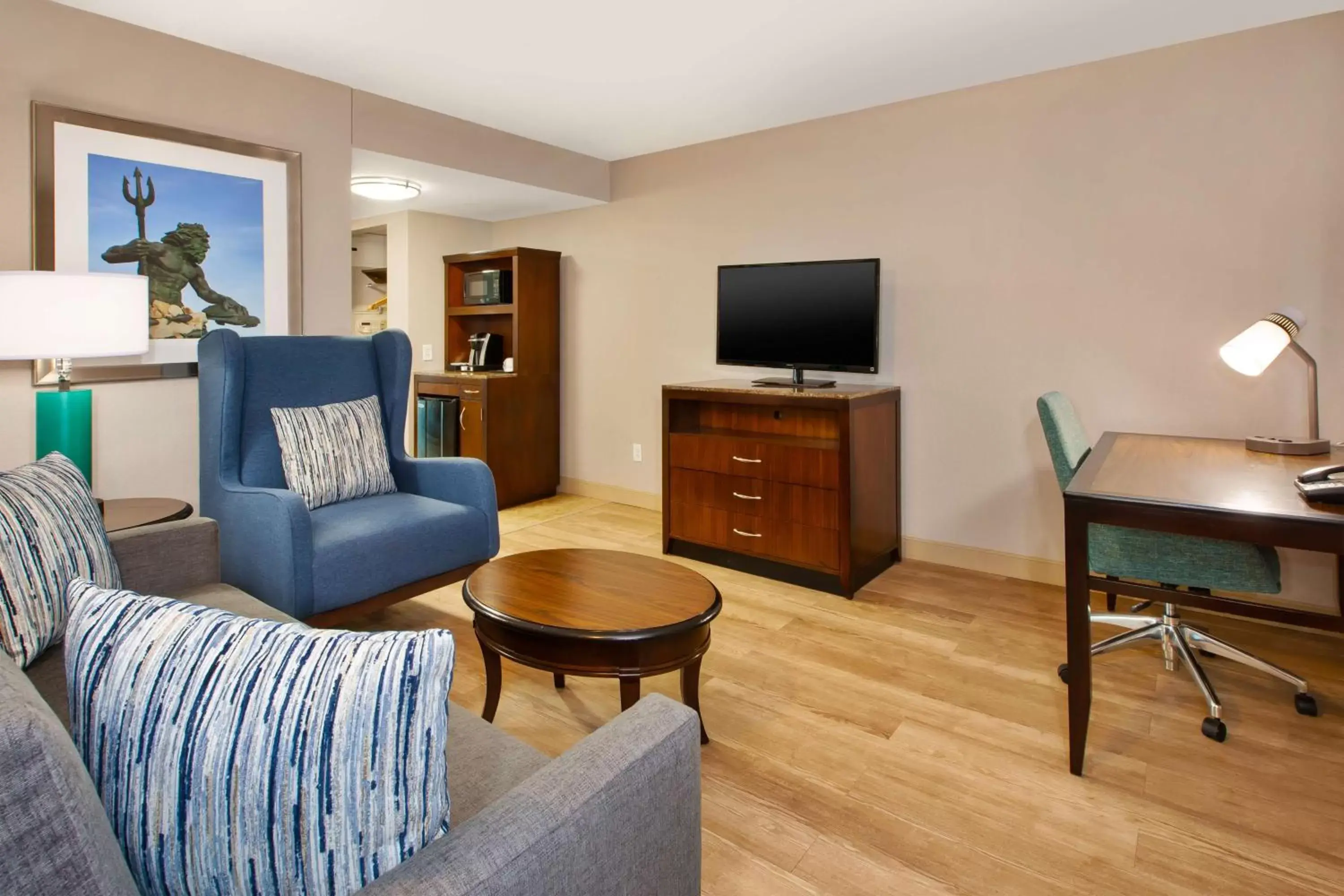 Bedroom, Seating Area in Hilton Garden Inn Virginia Beach Oceanfront