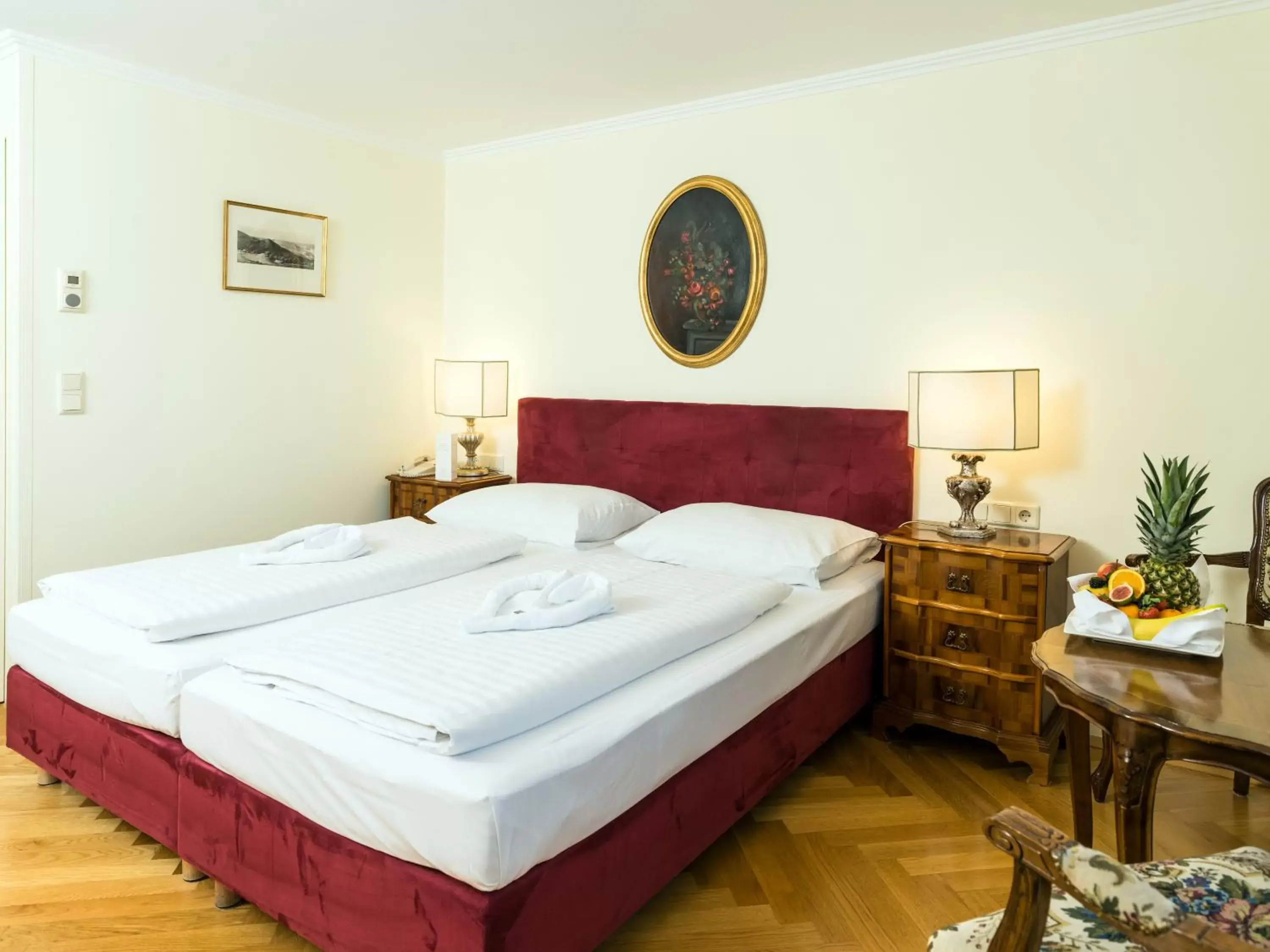 Photo of the whole room, Bed in Graben Hotel