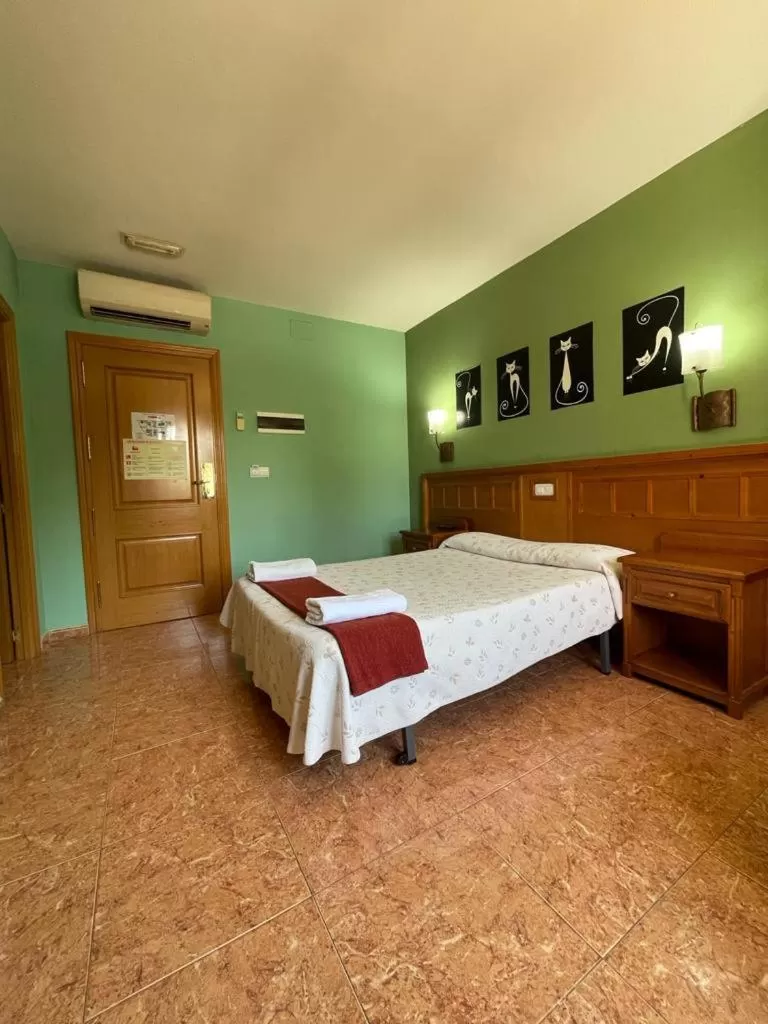 Bed in HOTEL Restaurante la barca