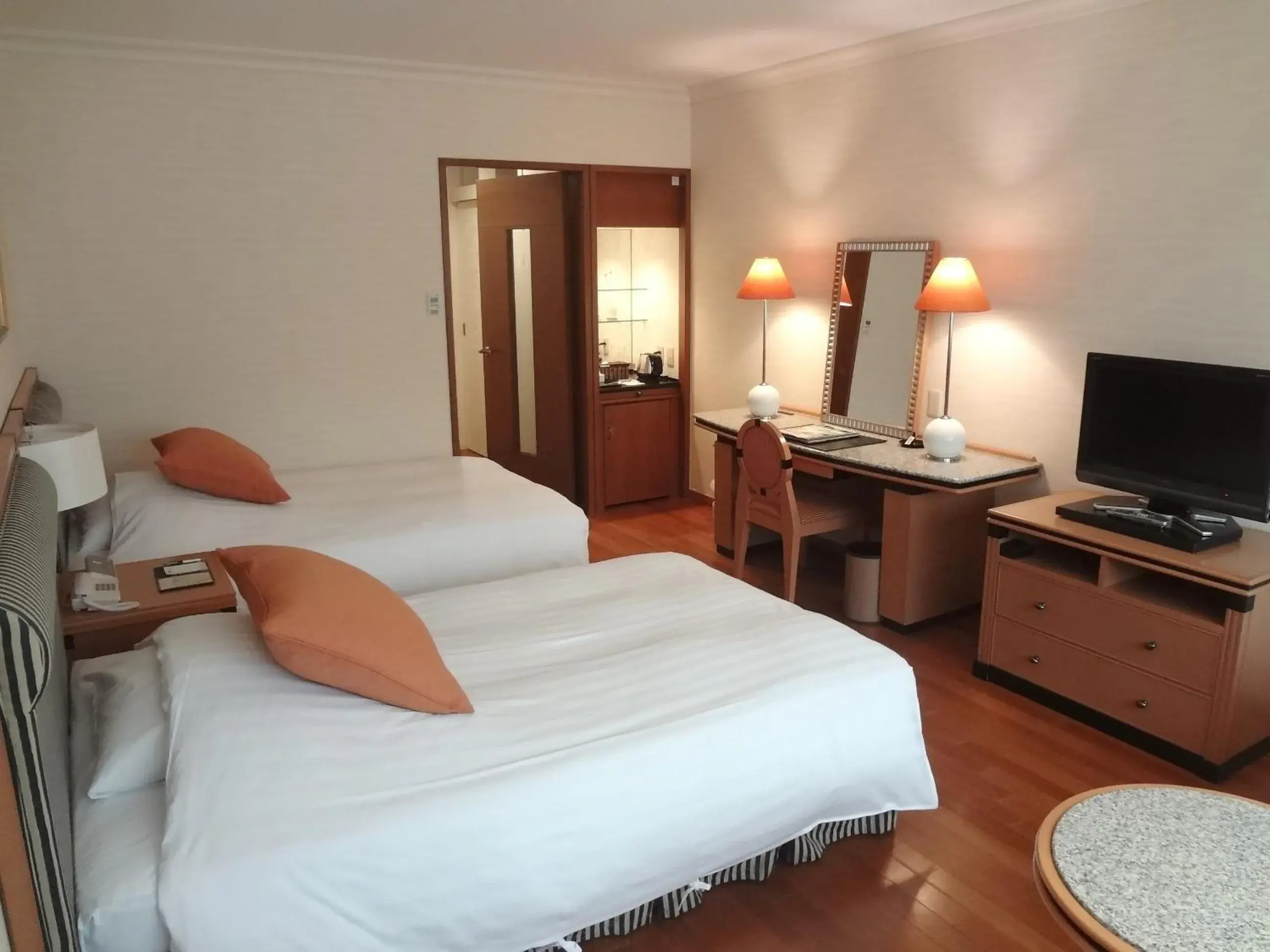 Photo of the whole room in Hakone Highland Hotel Photo of the whole room in Hakone Highland Hotel