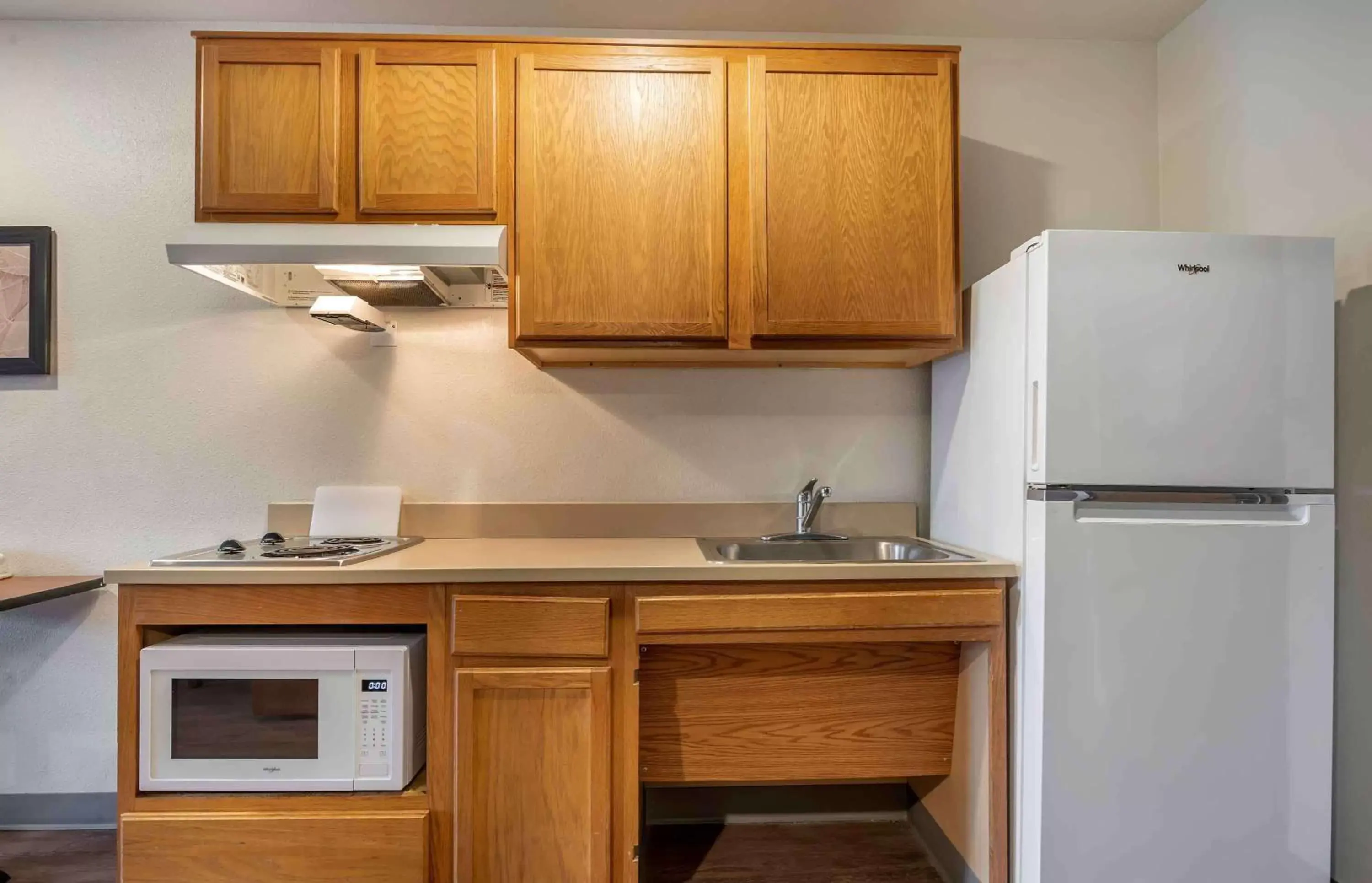 Bedroom, Kitchen/Kitchenette in Extended Stay America Select Suites - Fort Walton Beach