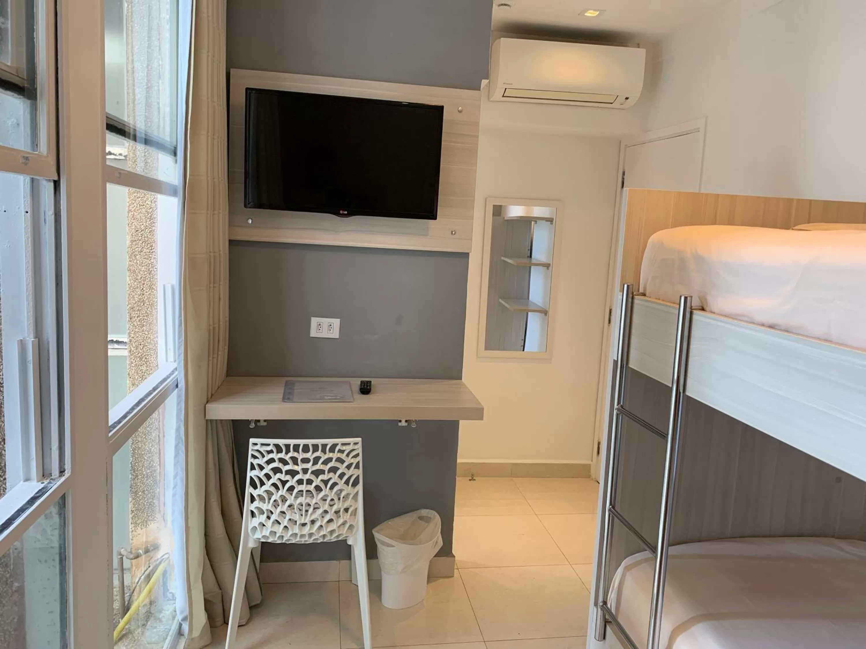 TV and multimedia, Bed in Grand Hotel Guarujá - A sua Melhor Experiência Beira Mar na Praia!