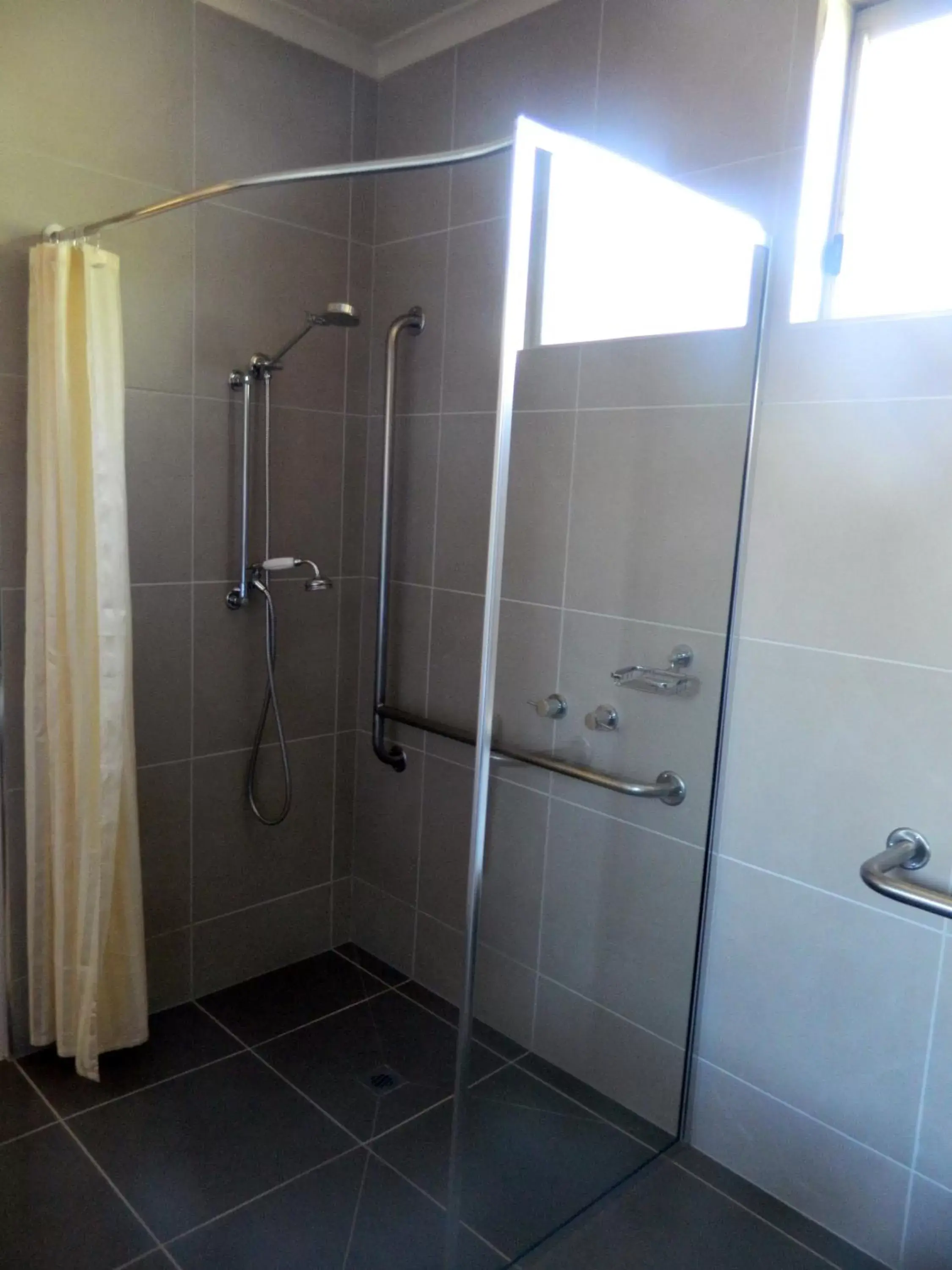 Shower, Bathroom in Comfort Inn Clubarham