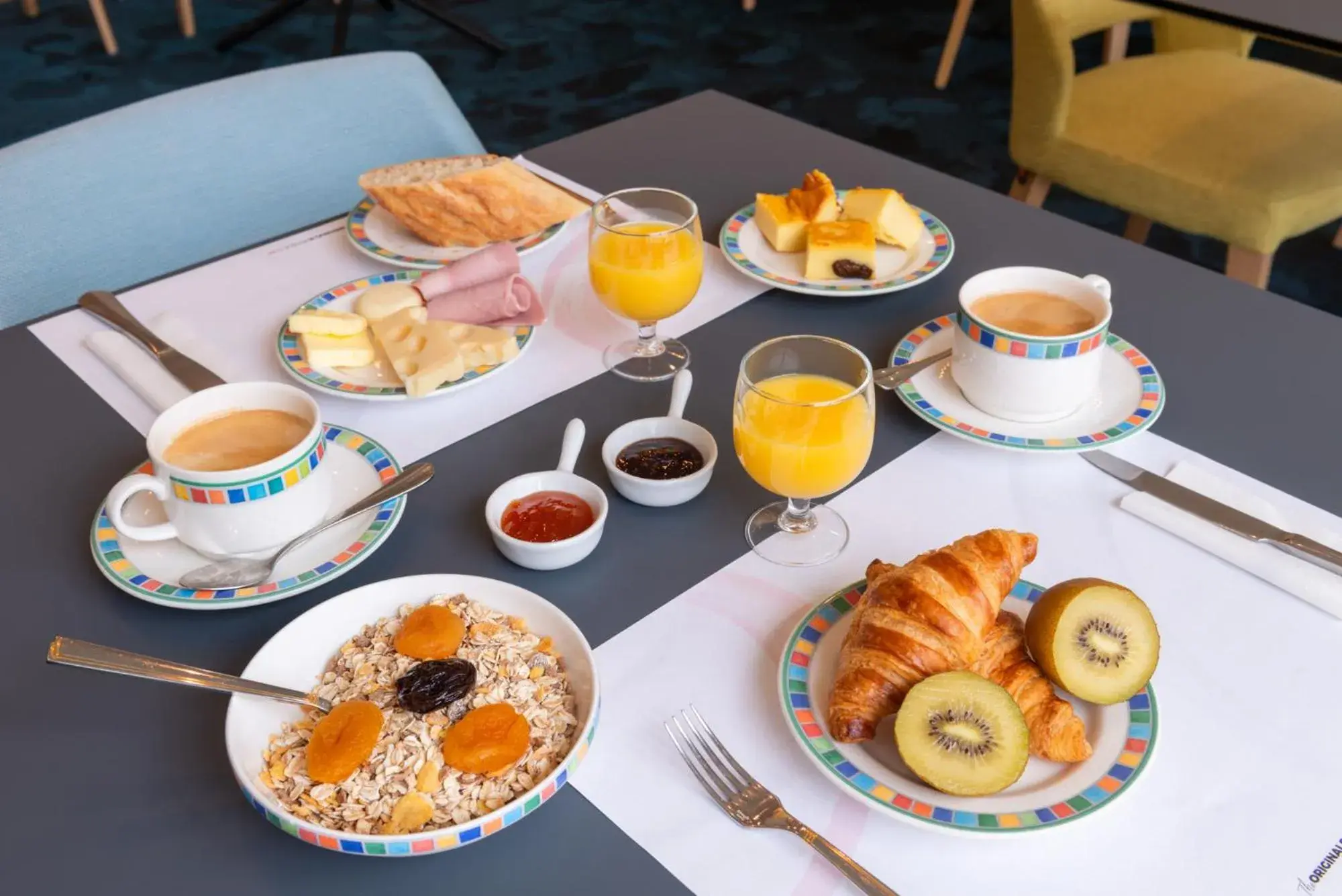 Breakfast in Hôtel de Perros, The Originals Boutique Breakfast in Hôtel de Perros, The Originals Boutique