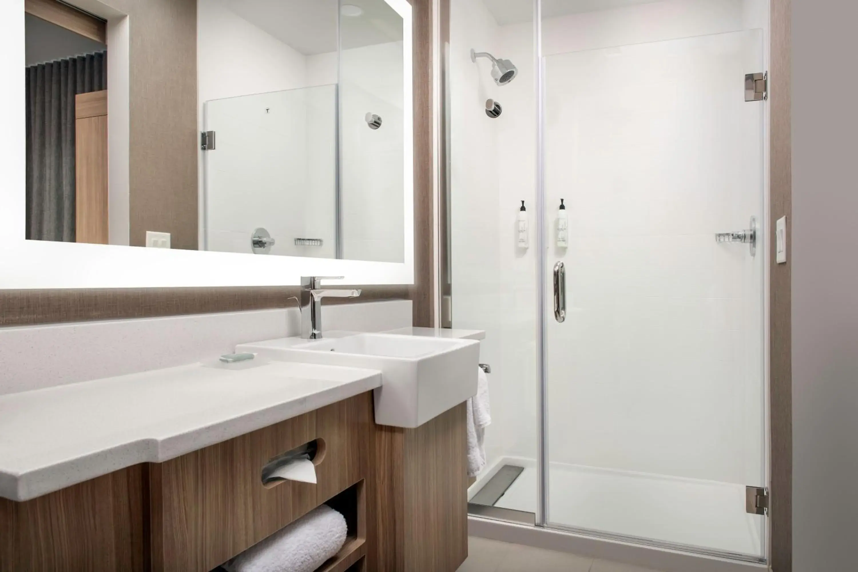 Bathroom in SpringHill Suites by Marriott Cincinnati Mason