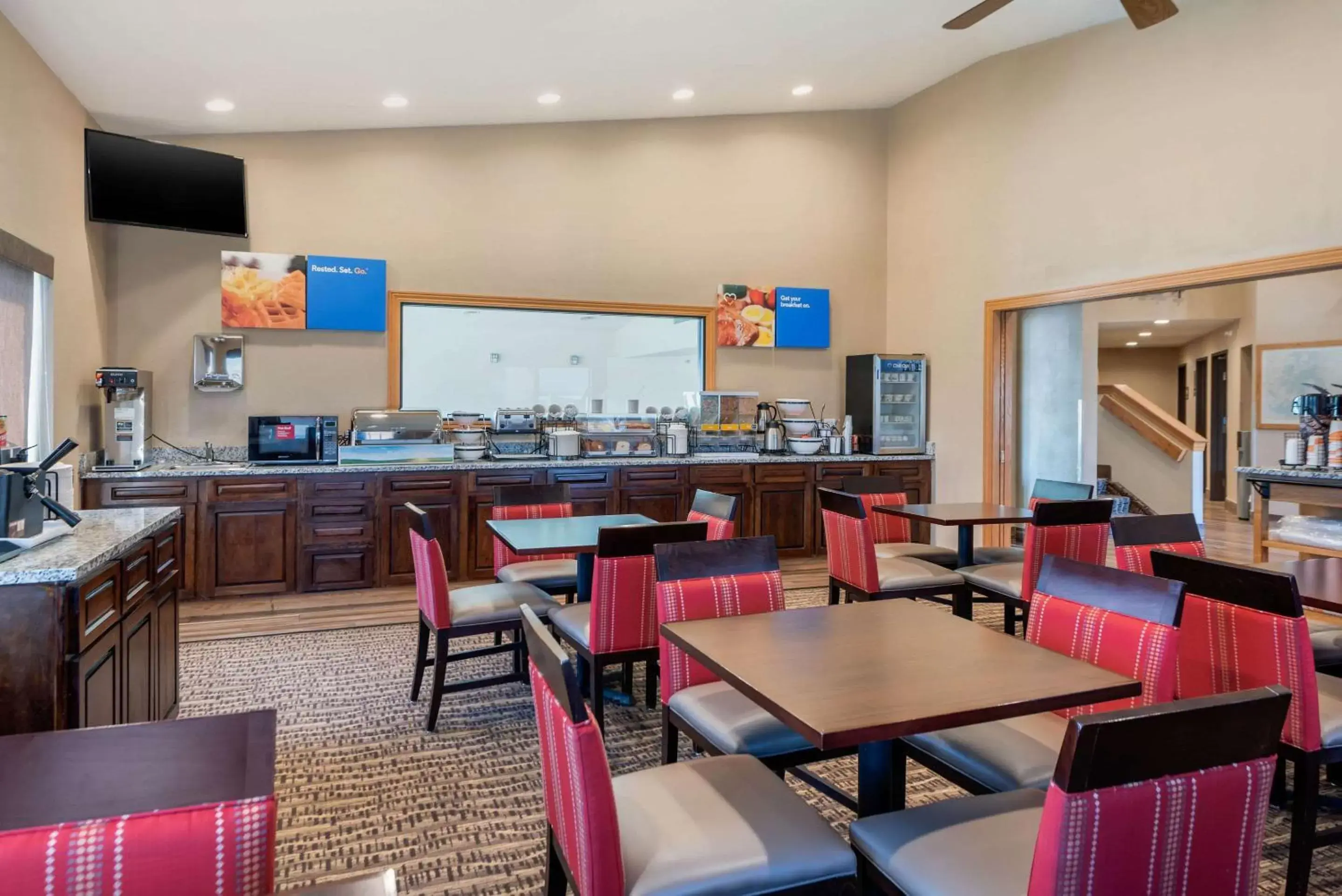 Restaurant/Places to Eat in Comfort Inn Limon