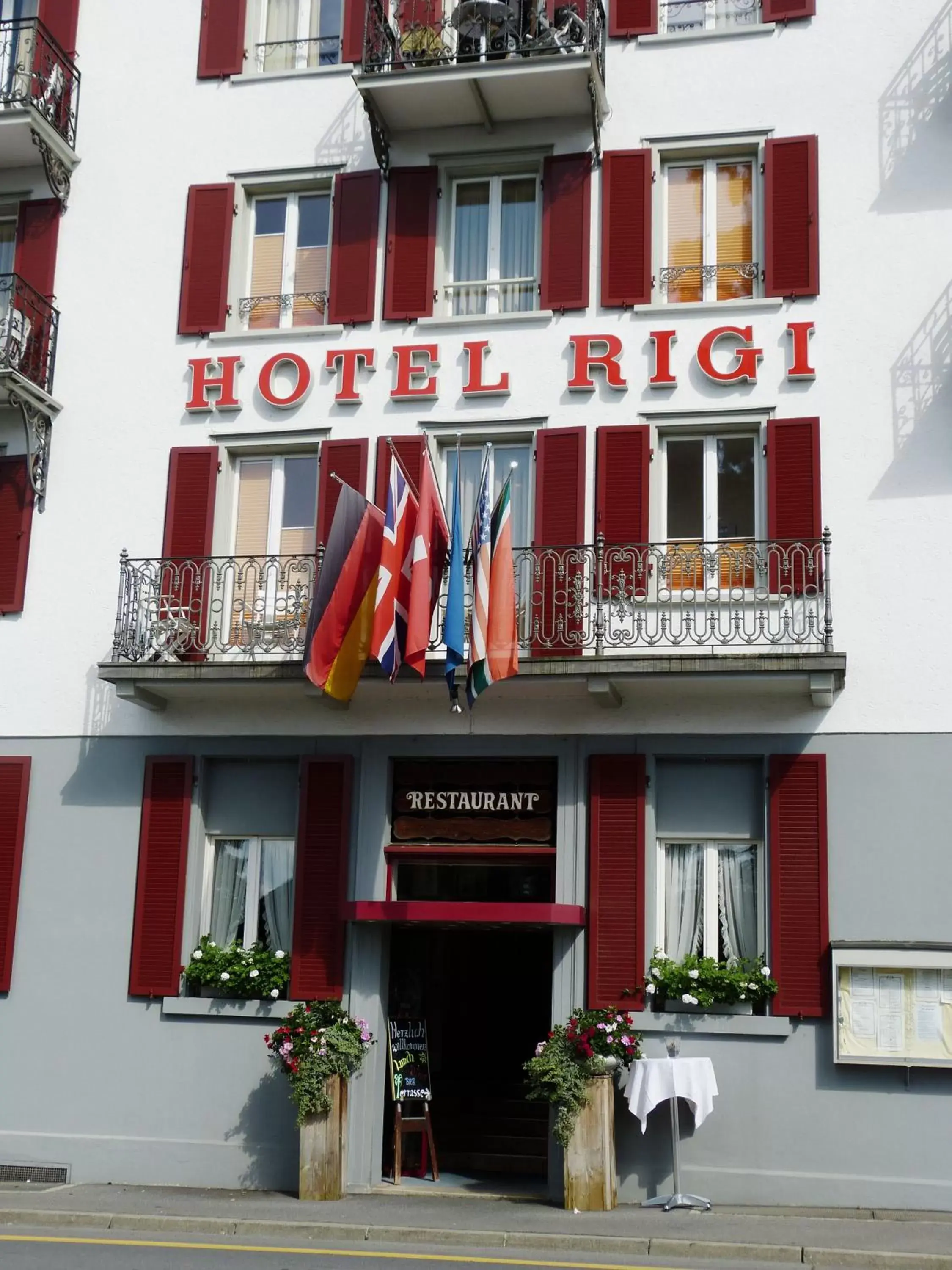 Facade/entrance, Property Building in Hotel Rigi Vitznau