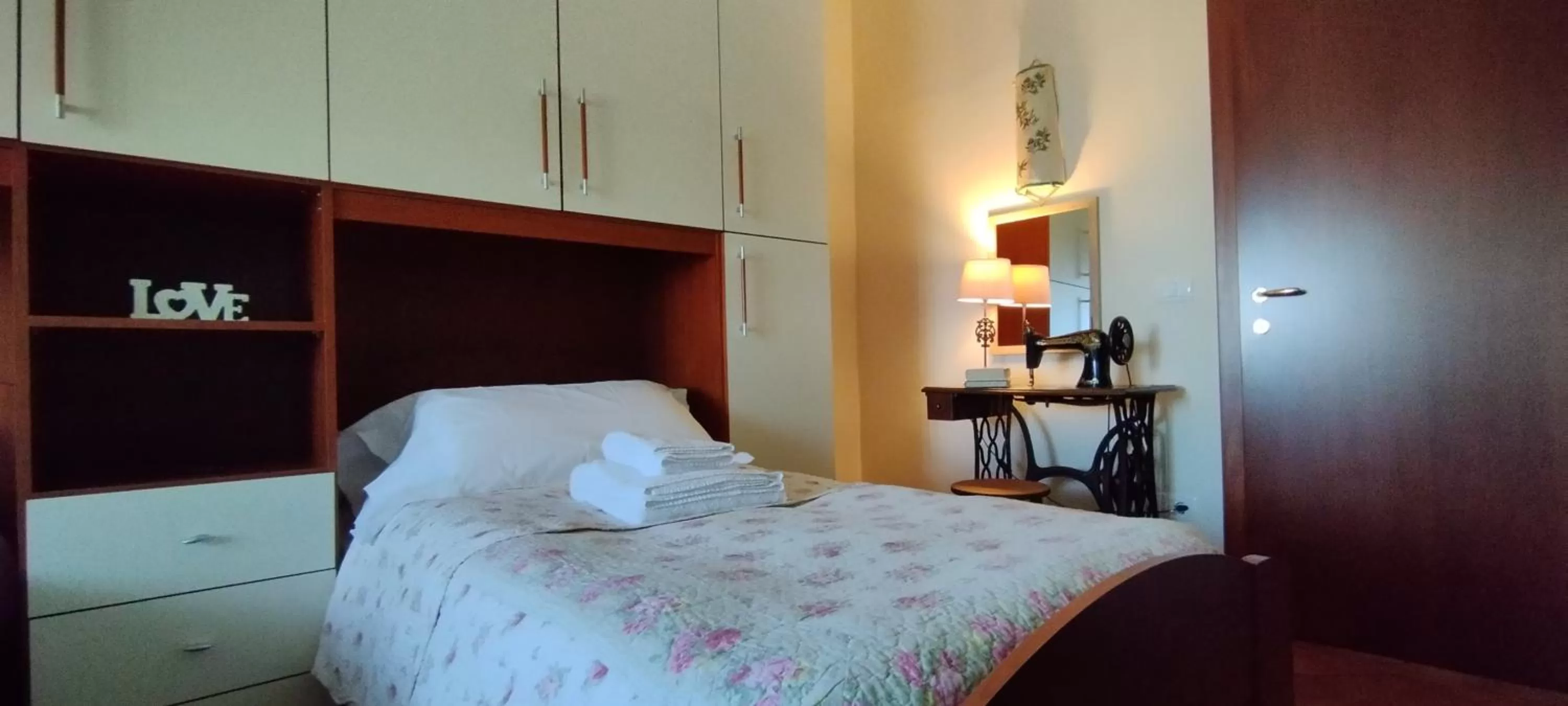 Bed in La Casa tra Gli Ulivi Cottage House