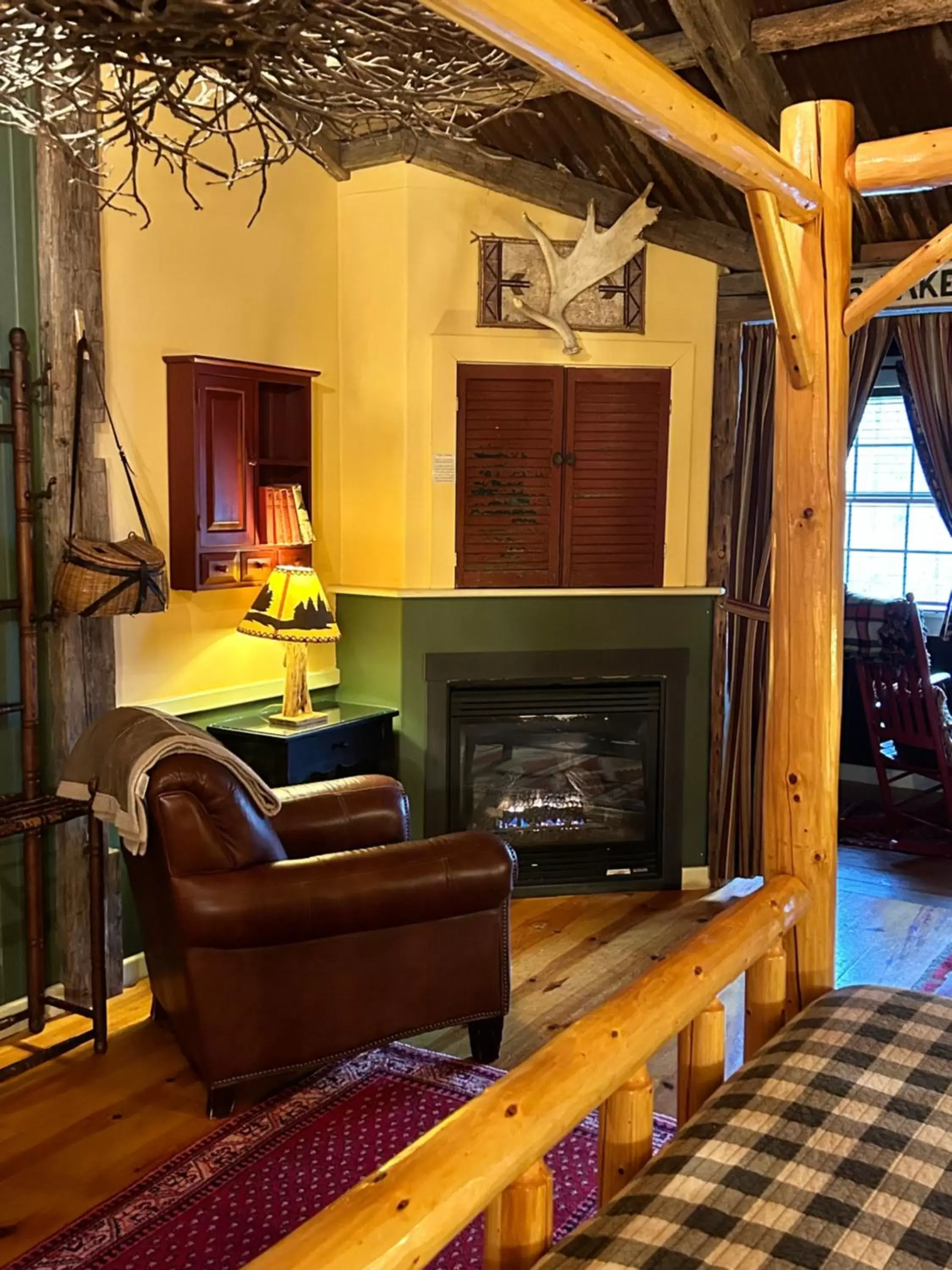 Seating Area in The Common Man Inn, Spa & Lodge