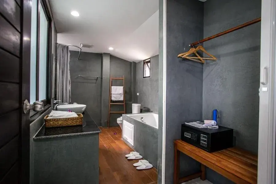 Bathroom in Lanta Corner Resort